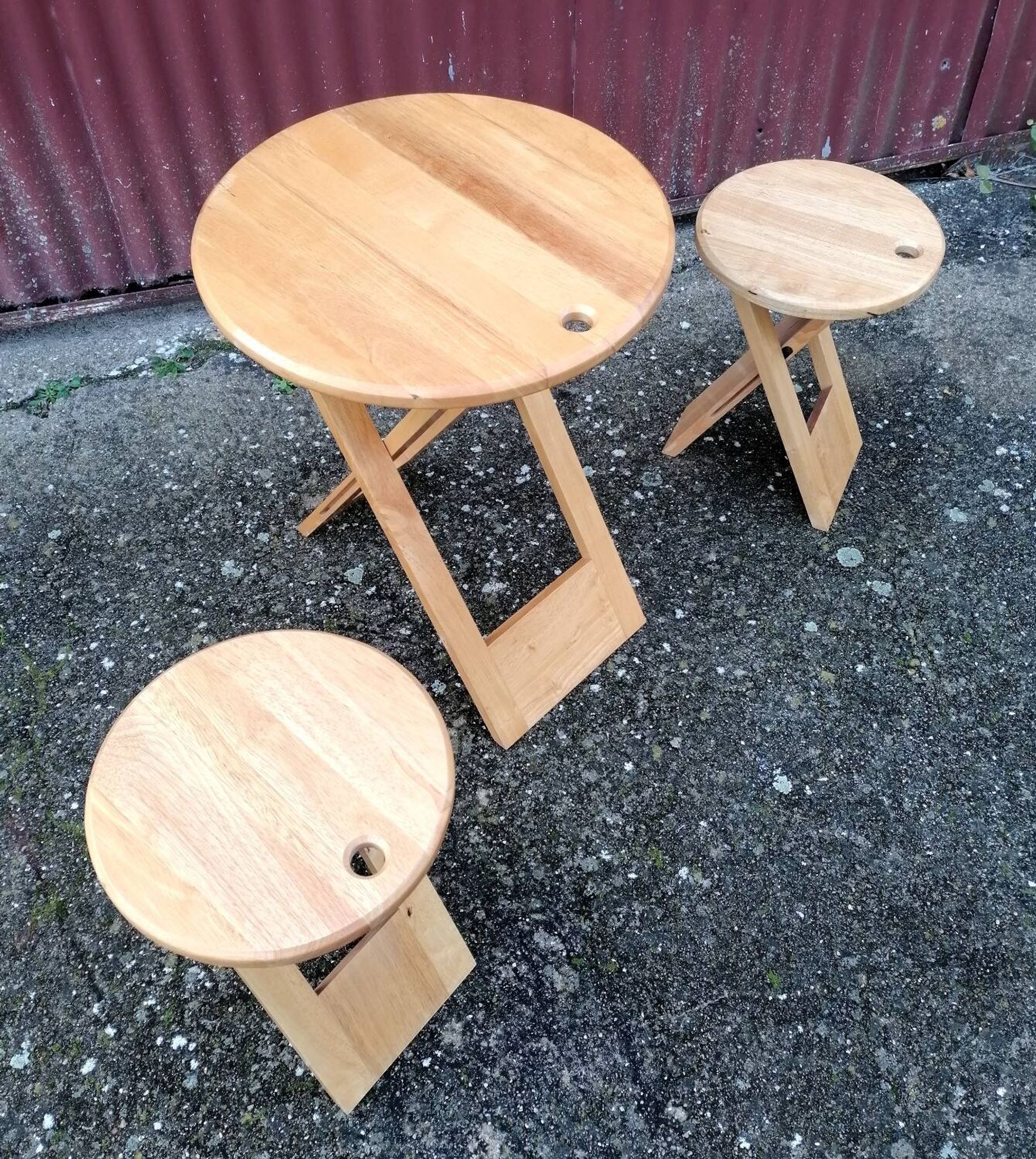 Lot table and folding stools Suzy by Adrian Reed.