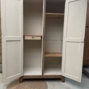 Armoire parisienne