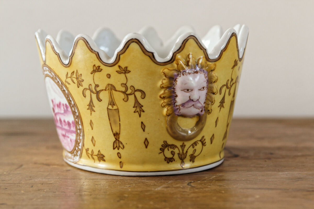 Refreshing canopy in porcelain from China