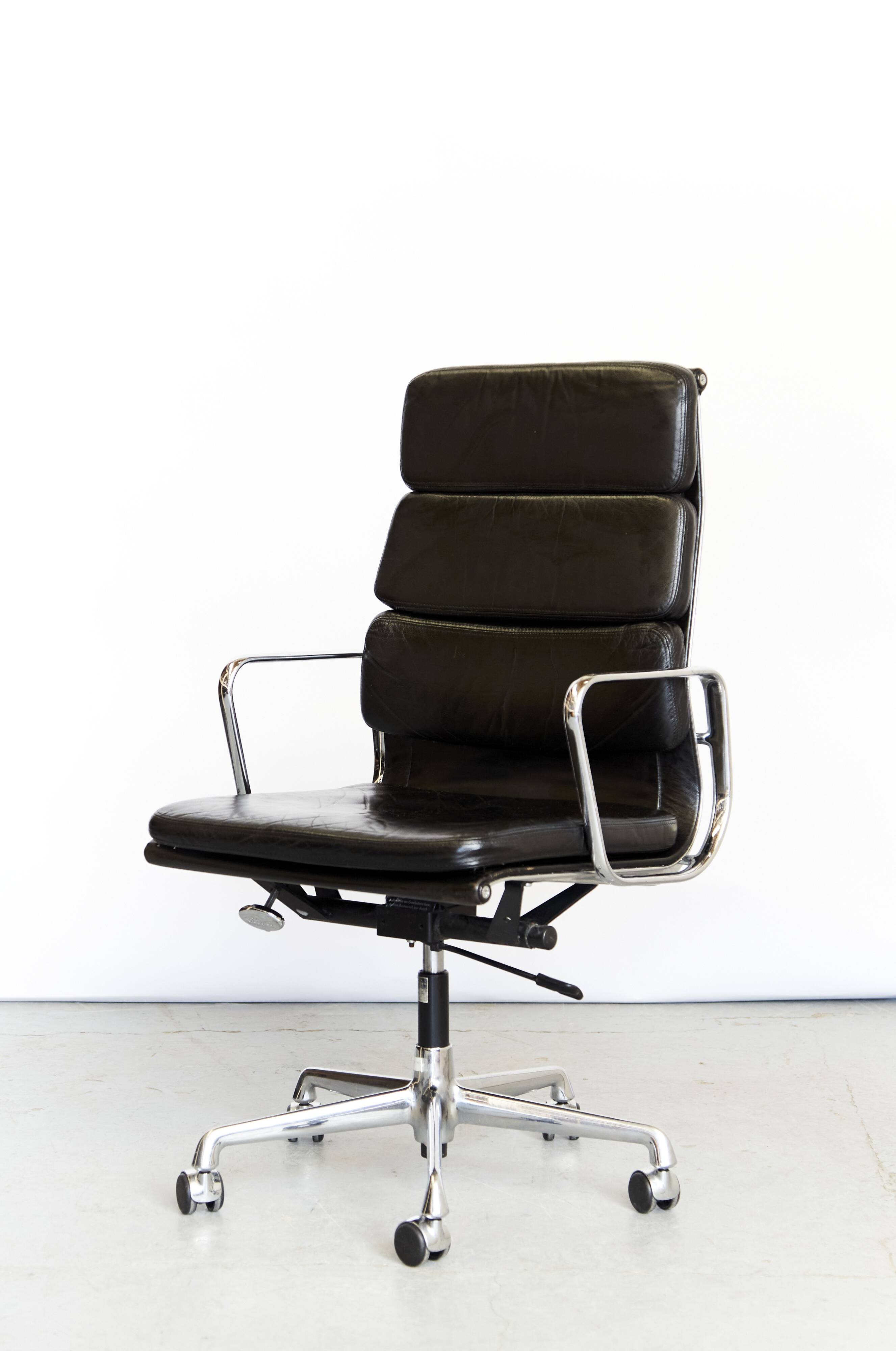 Charles & Ray Eames Softpad Executive Chair EA219 for Vitra