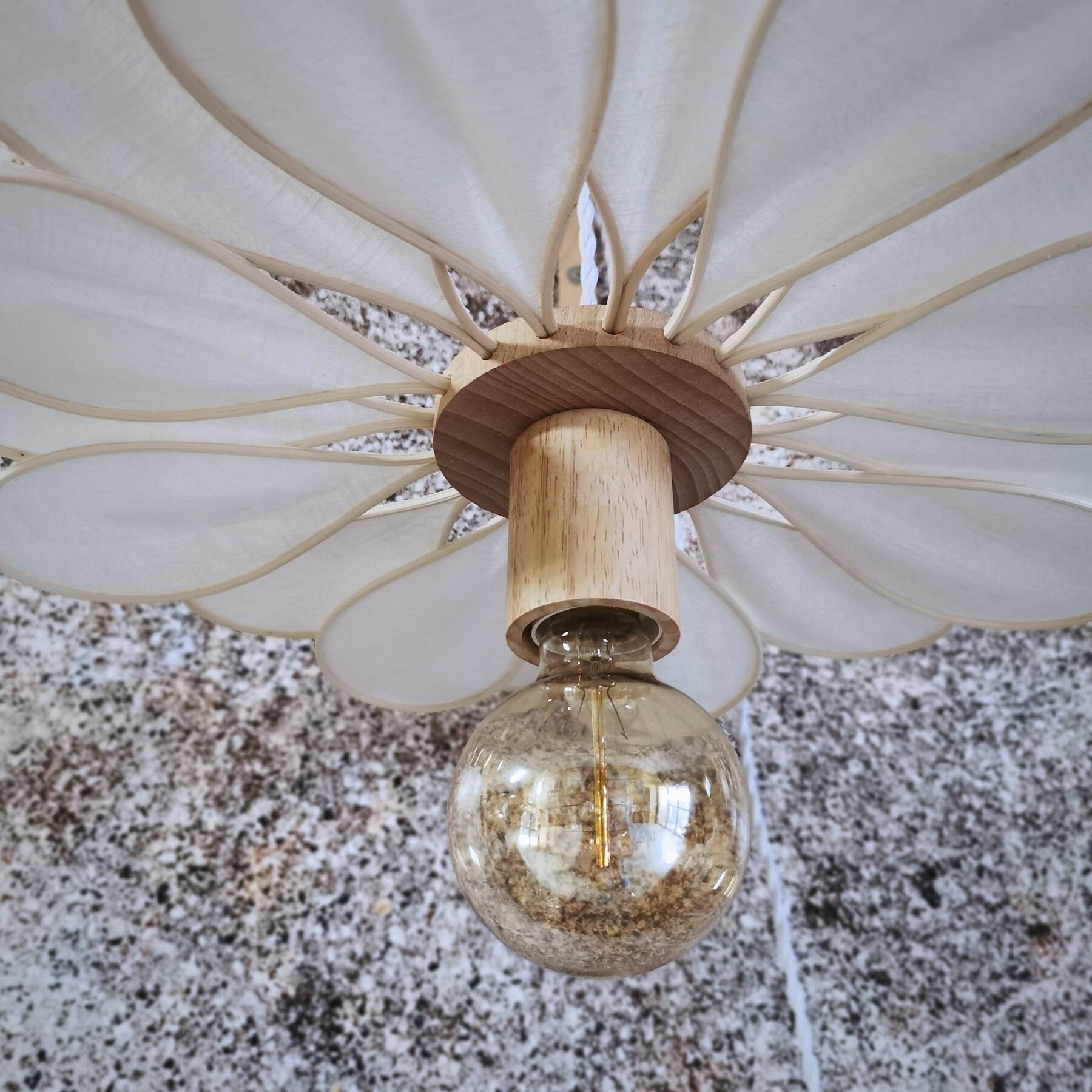 16-petal flower lamp in rattan and white linen