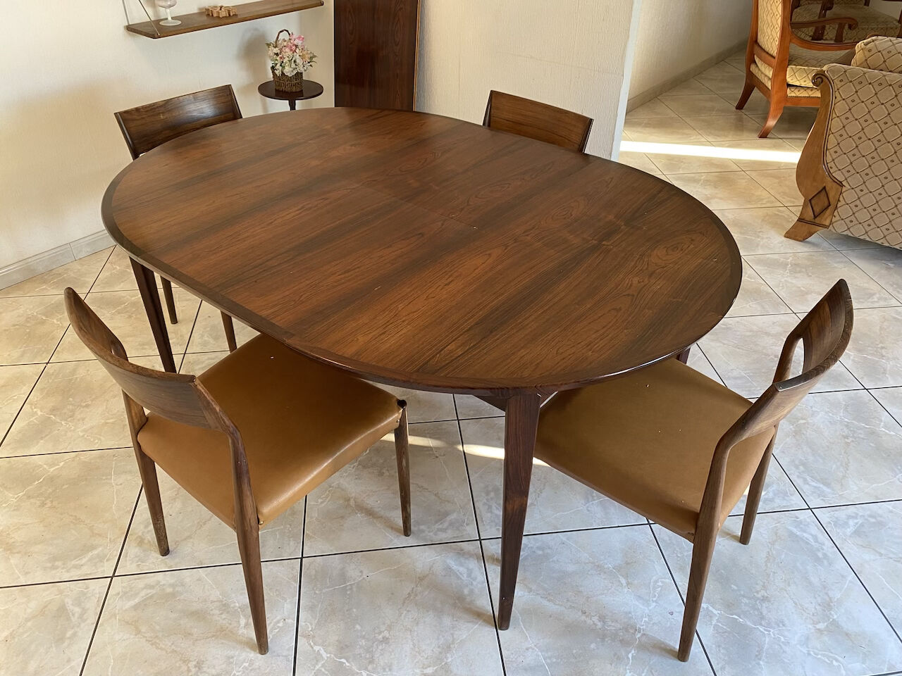 Mle 38 rio rosewood dining table by Henry Rosengren Hansen and 6 matching chairs