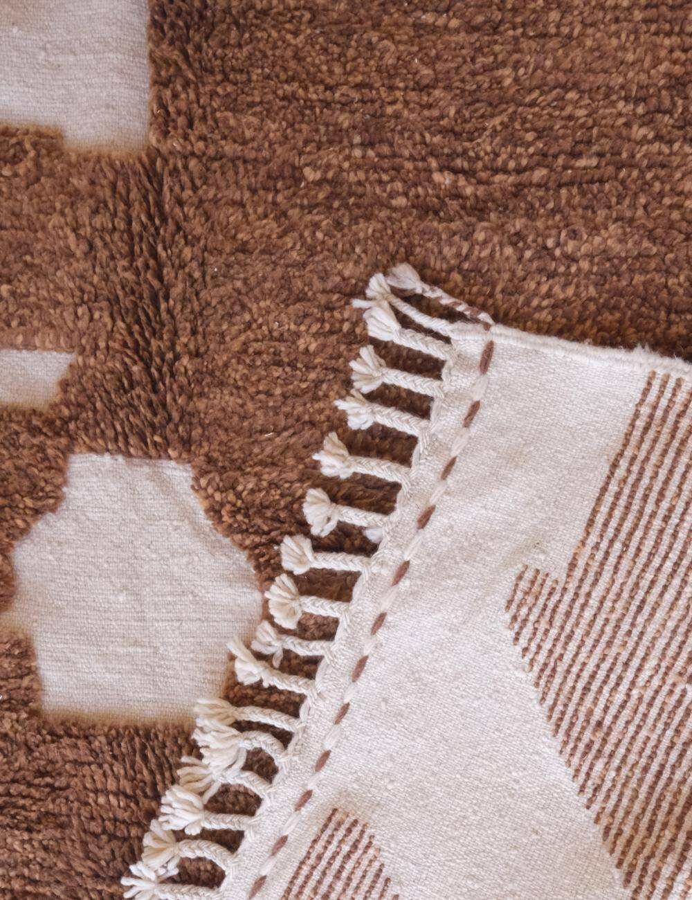 Contemporary Brown Rug - 283 x 220 cm