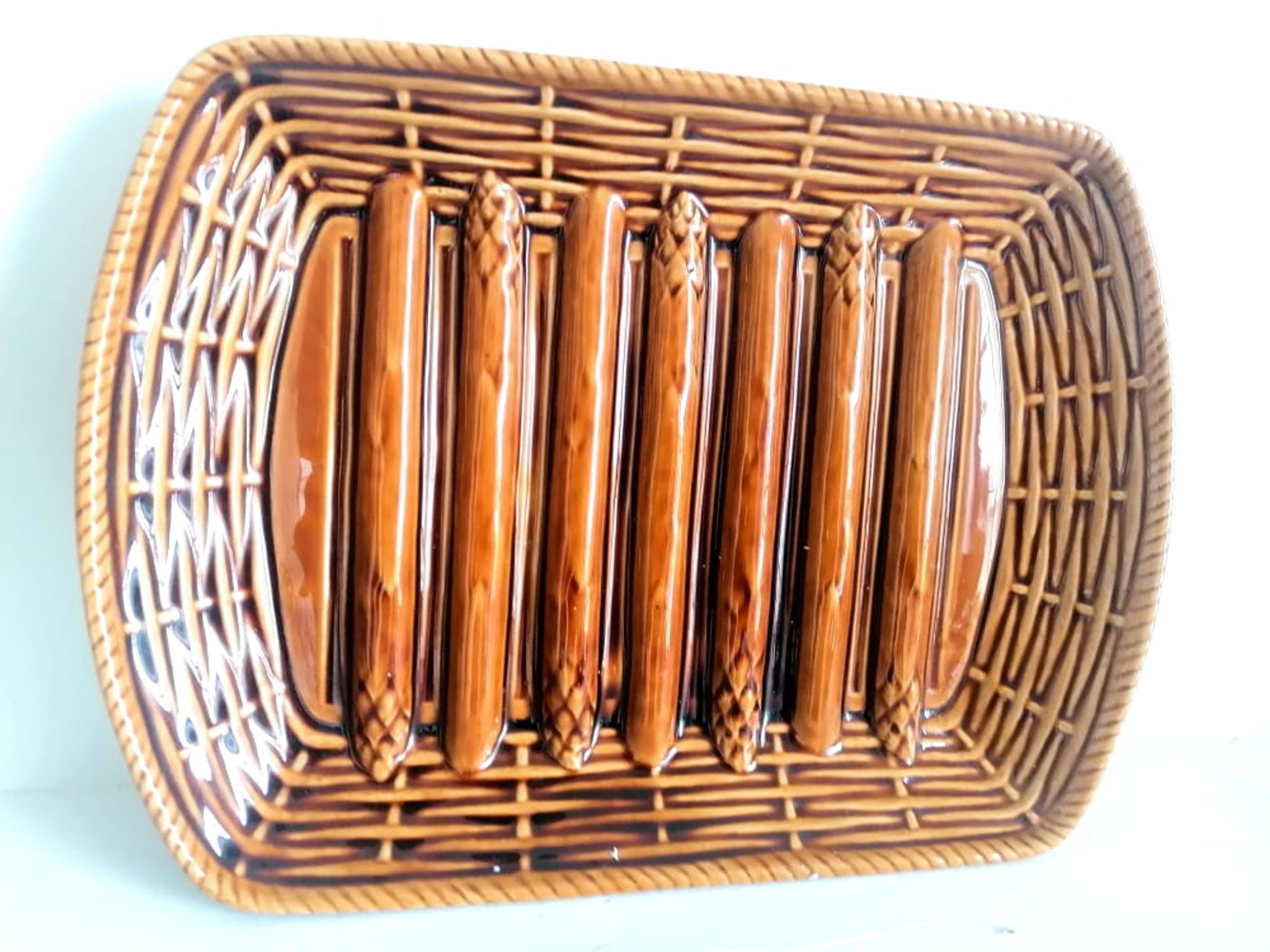 Plat à asperges barbotine Sarreguemines , 1960