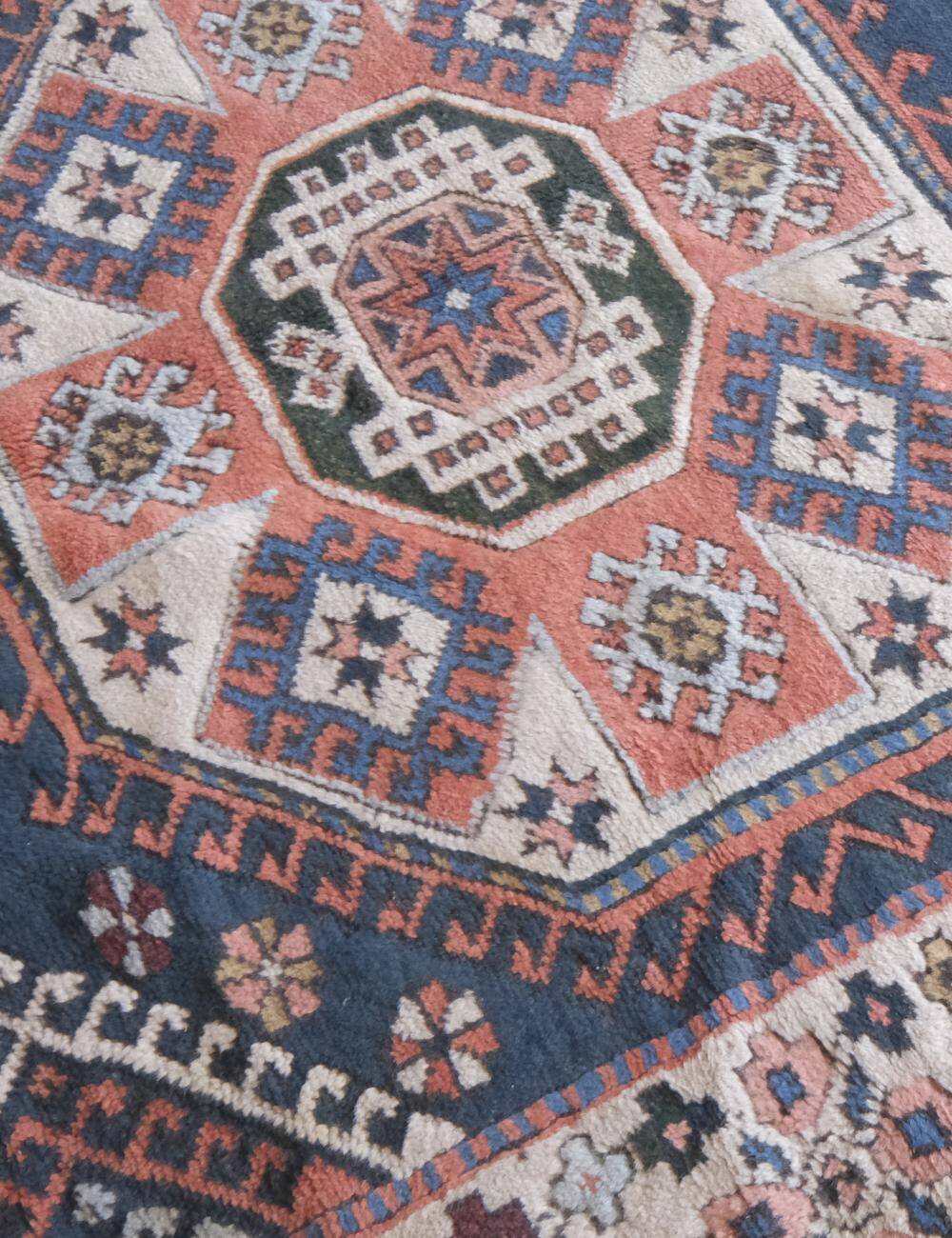 Vintage Persian rug - 209 x 151 cm