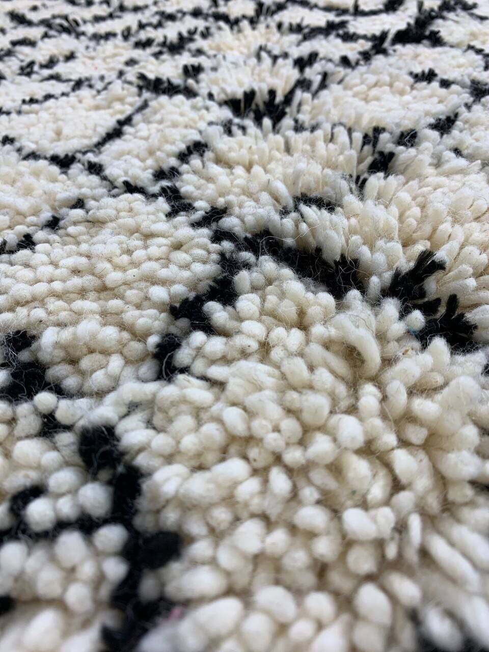 Handmade Moroccan Berber Rug 270 X 160 CM