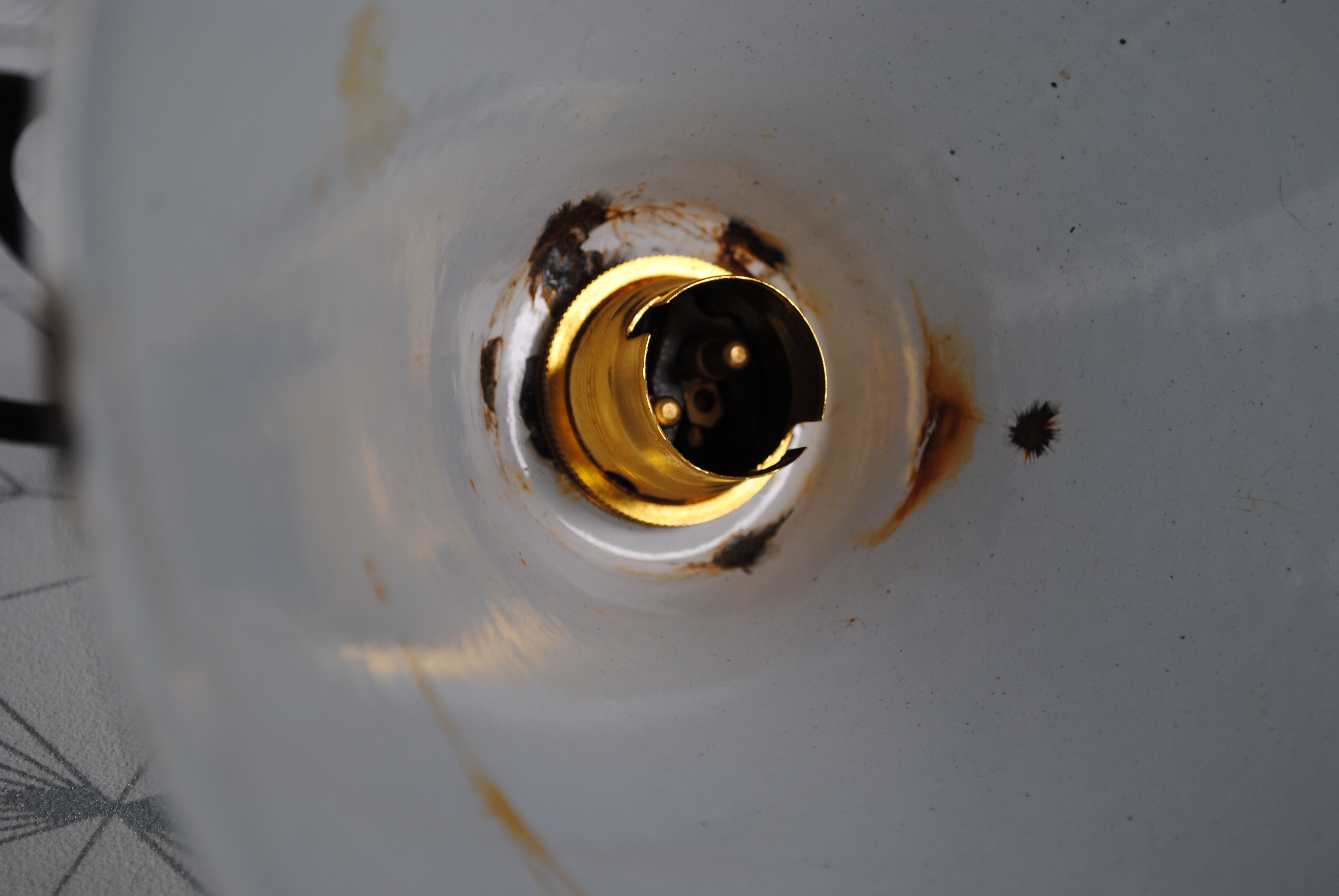 Enamelled industrial hanging