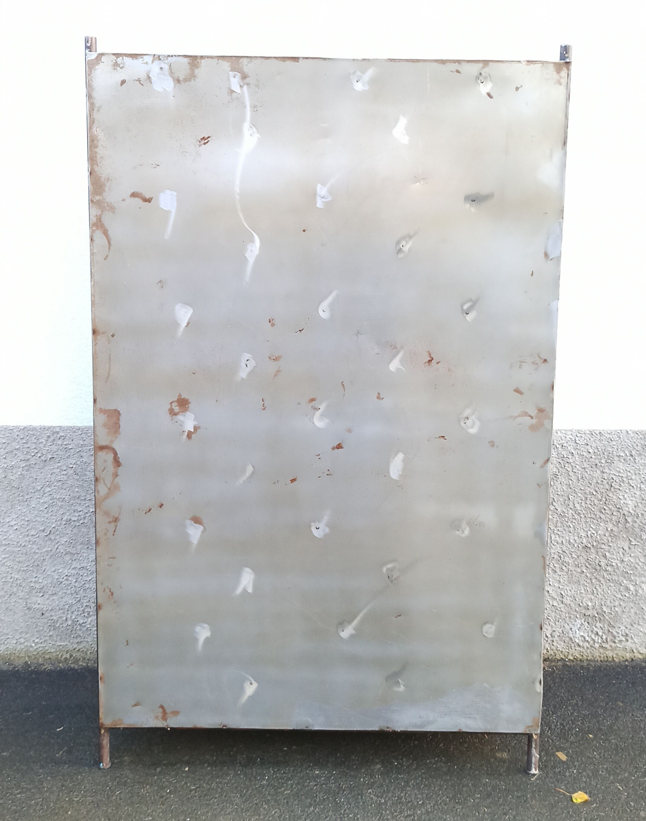 Shelf with metal lockers