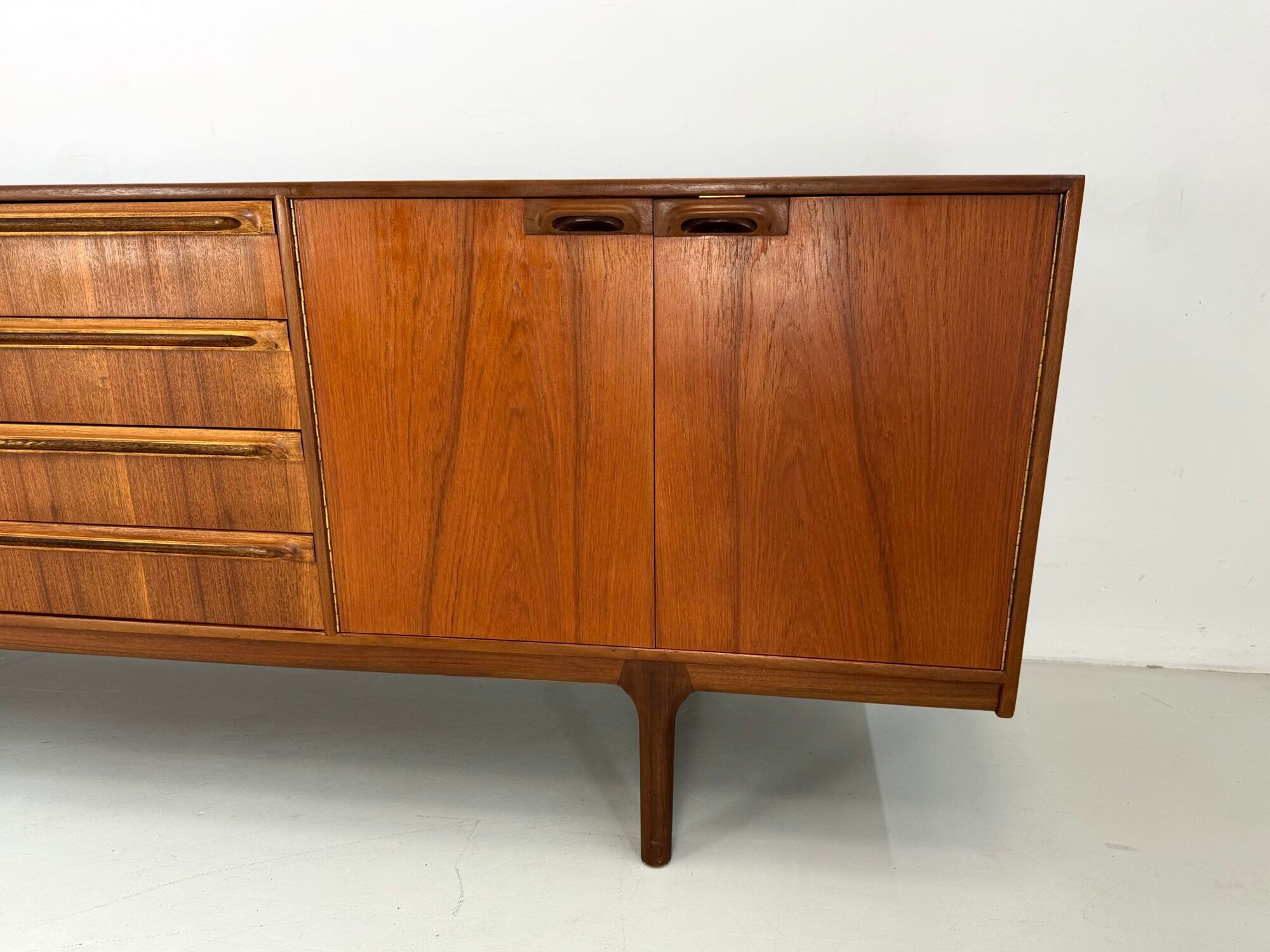Vintage sideboard McIntosh model "Dunbar"