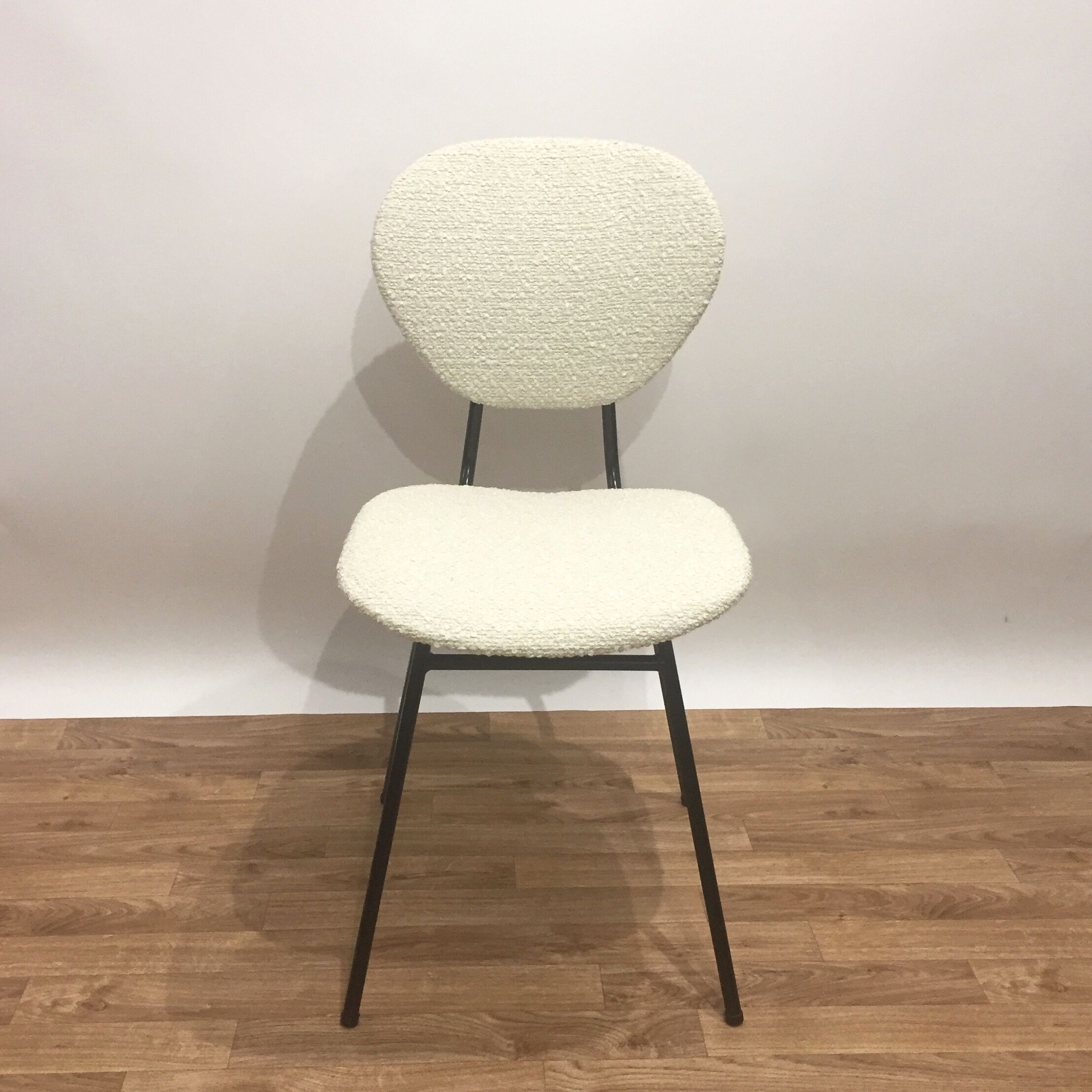 Chaise retapissée bouclette