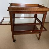 Serving Light mahogany English tea table. Beveled windows. circa 1900. Removable glass top.