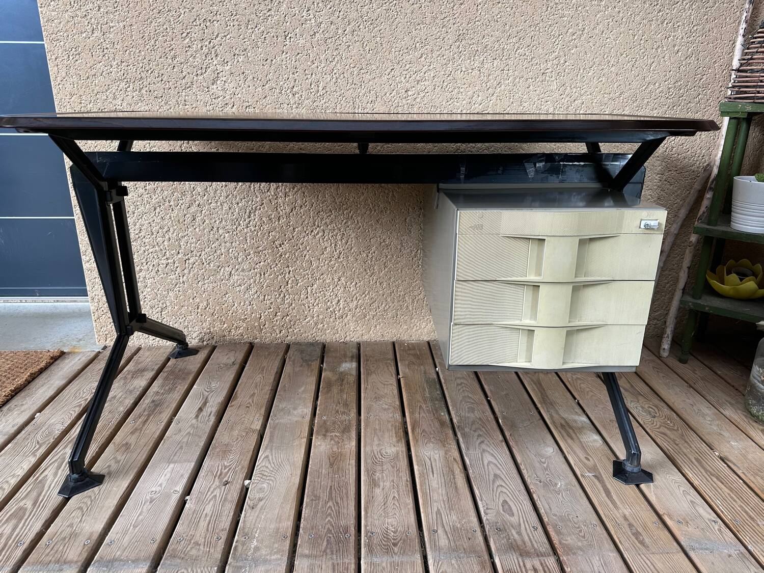 Office by BBPR for Olivetti Synthesis series Arco with its extension.