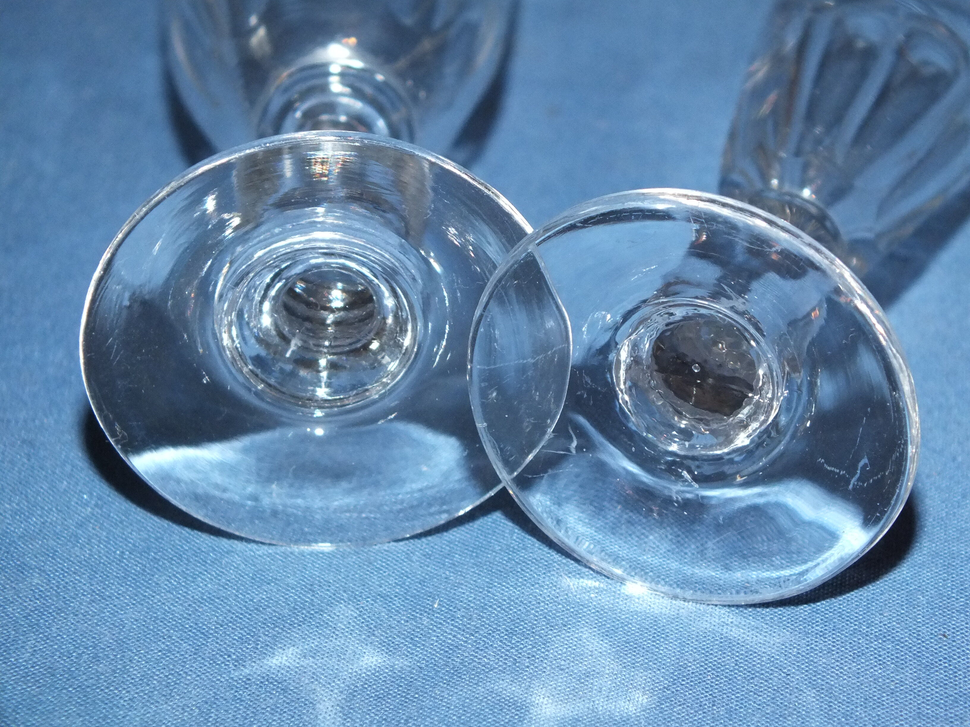 7 glasses of antique crystal liqueur cellar with facets