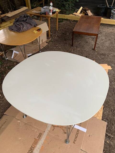 table supercircle de Piet Hein et Bruno Mathsson
