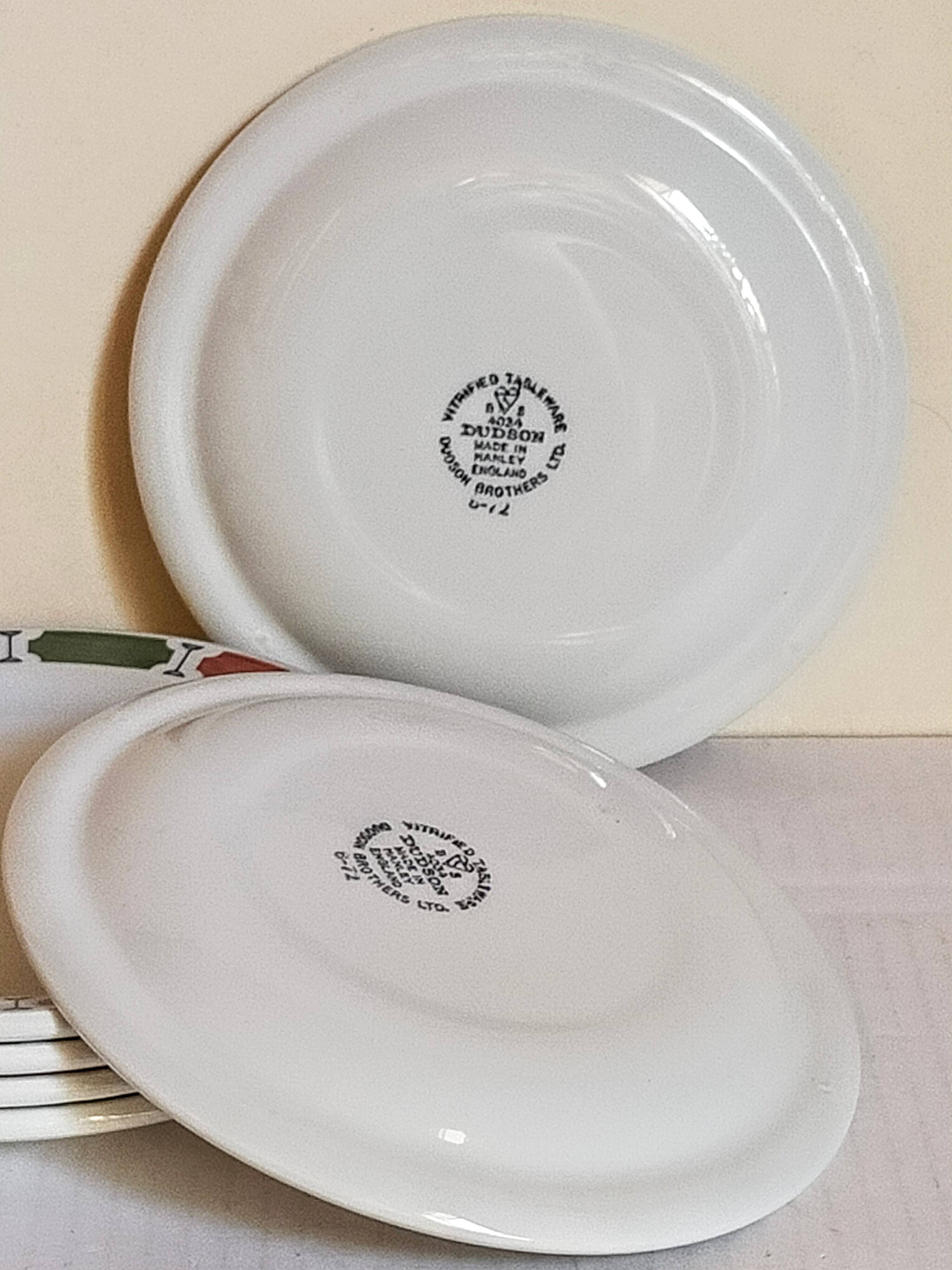Six assiettes à dessert en porcelaine Anglaise DUDSON BROTHERS 70'