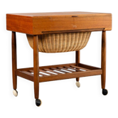 Table d'appoint, table de nuit scandinave en teck de Ejvind Johansson