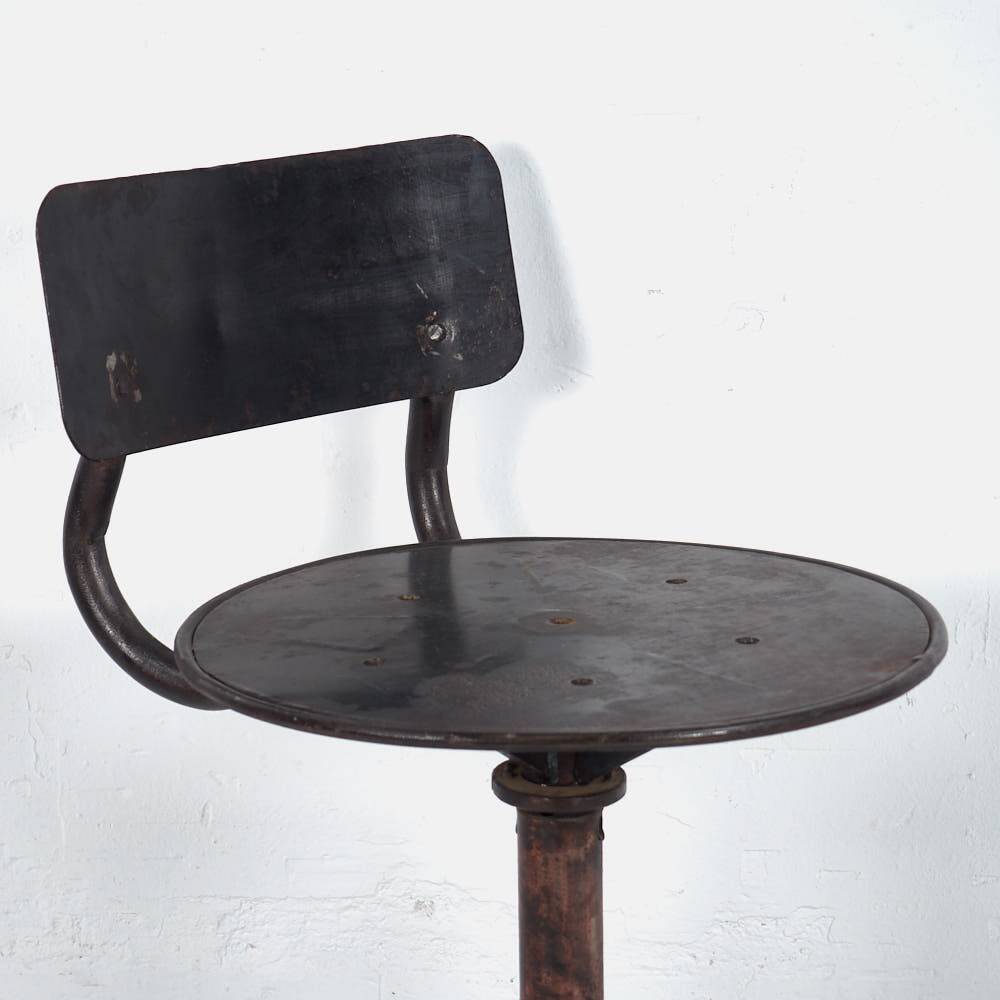 Old iron chair (c.1920)