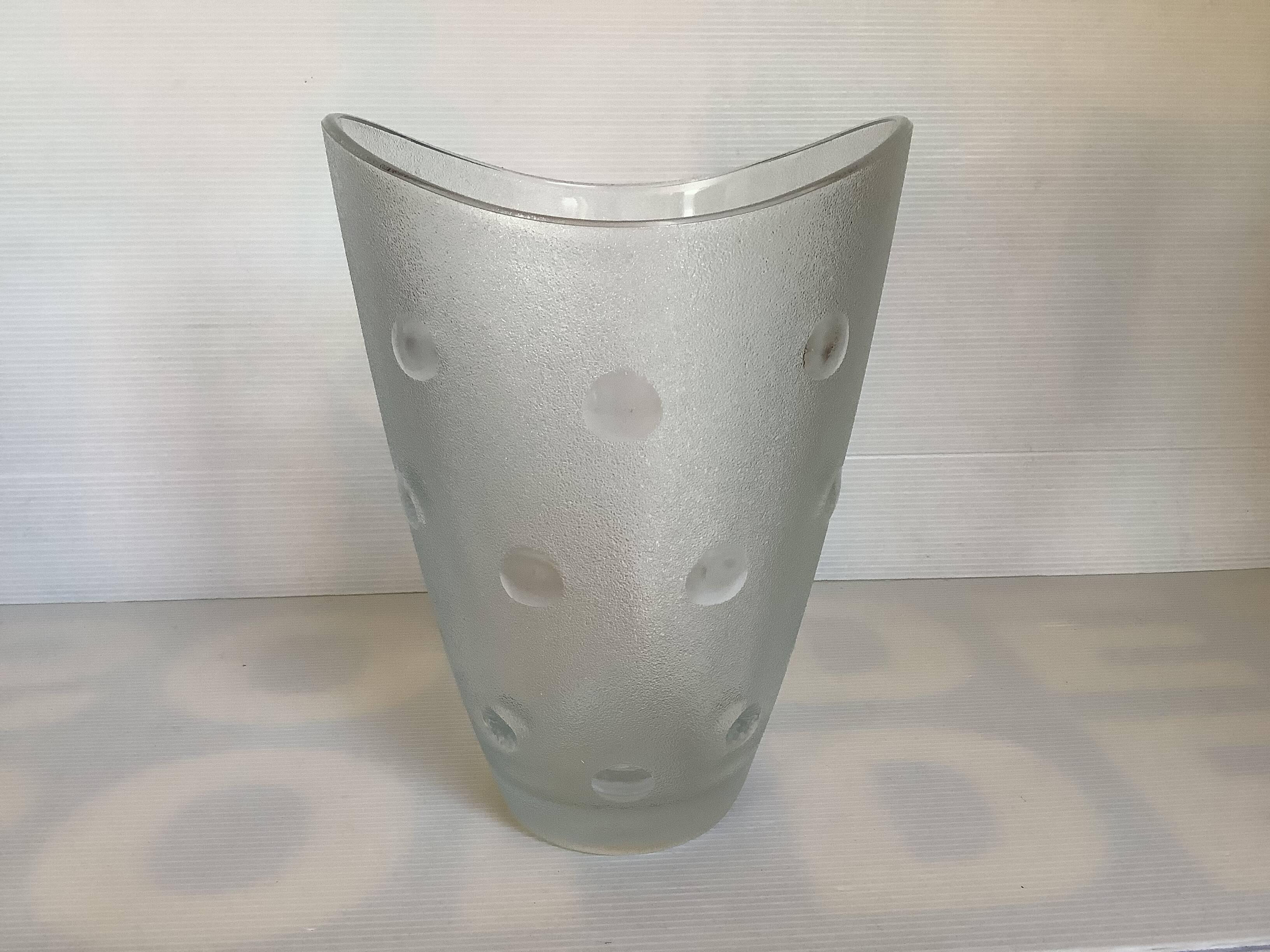 Vase polka dots Italy round in relief