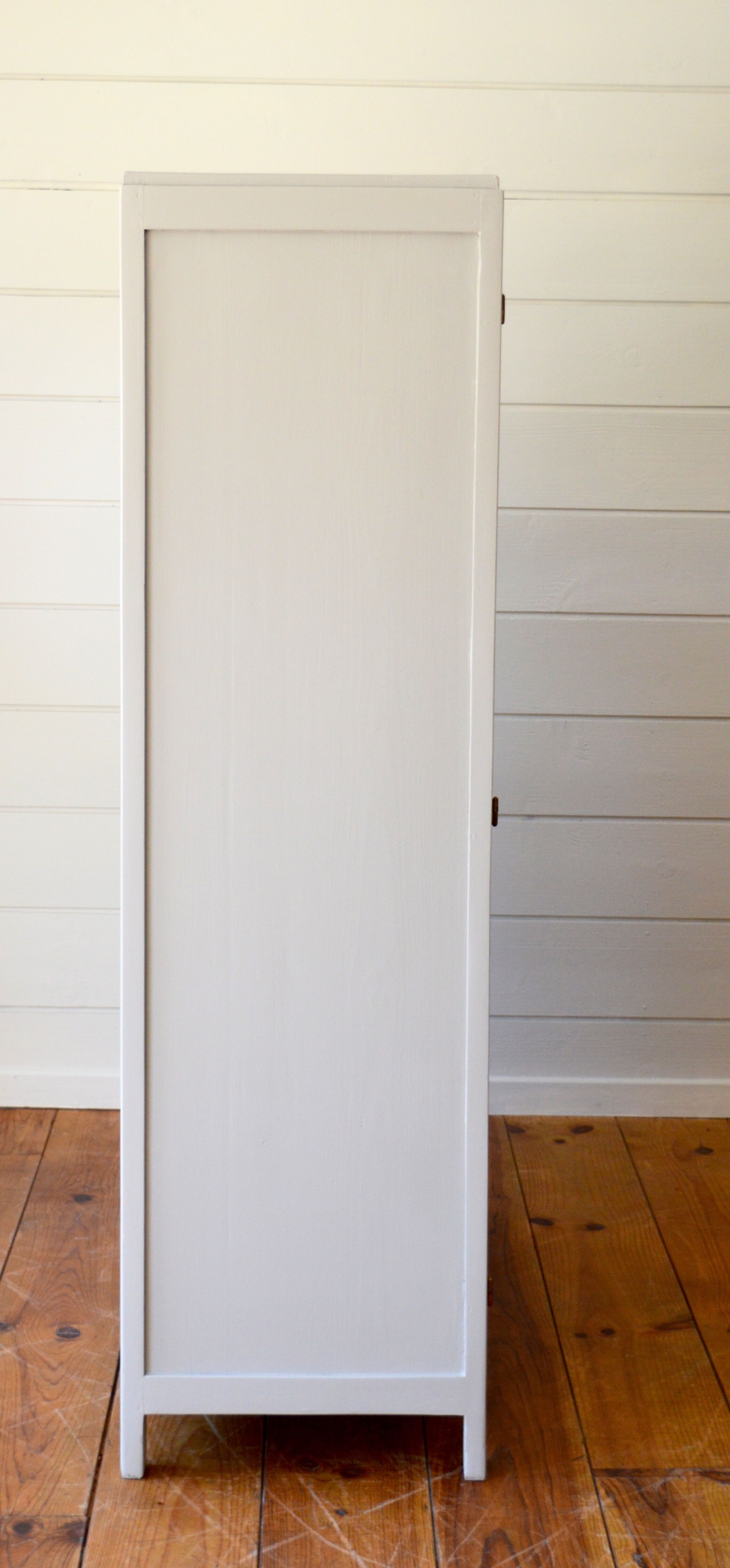 Asymmetrical cabinet