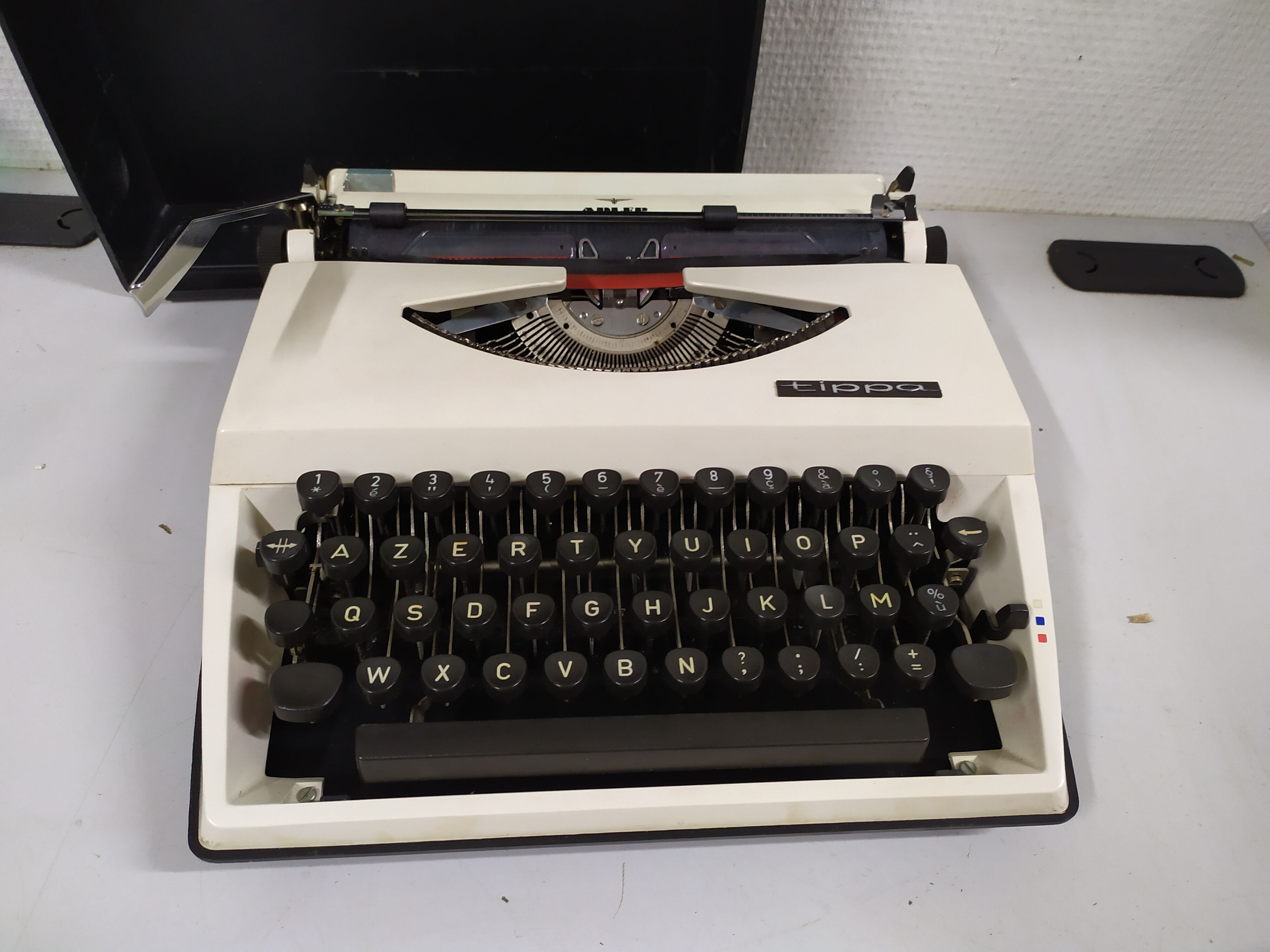 Adler Tippa Typewriter - Azerty Keyboard - works