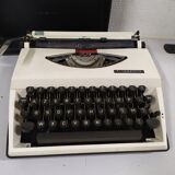 Adler Tippa Typewriter - Azerty Keyboard - works