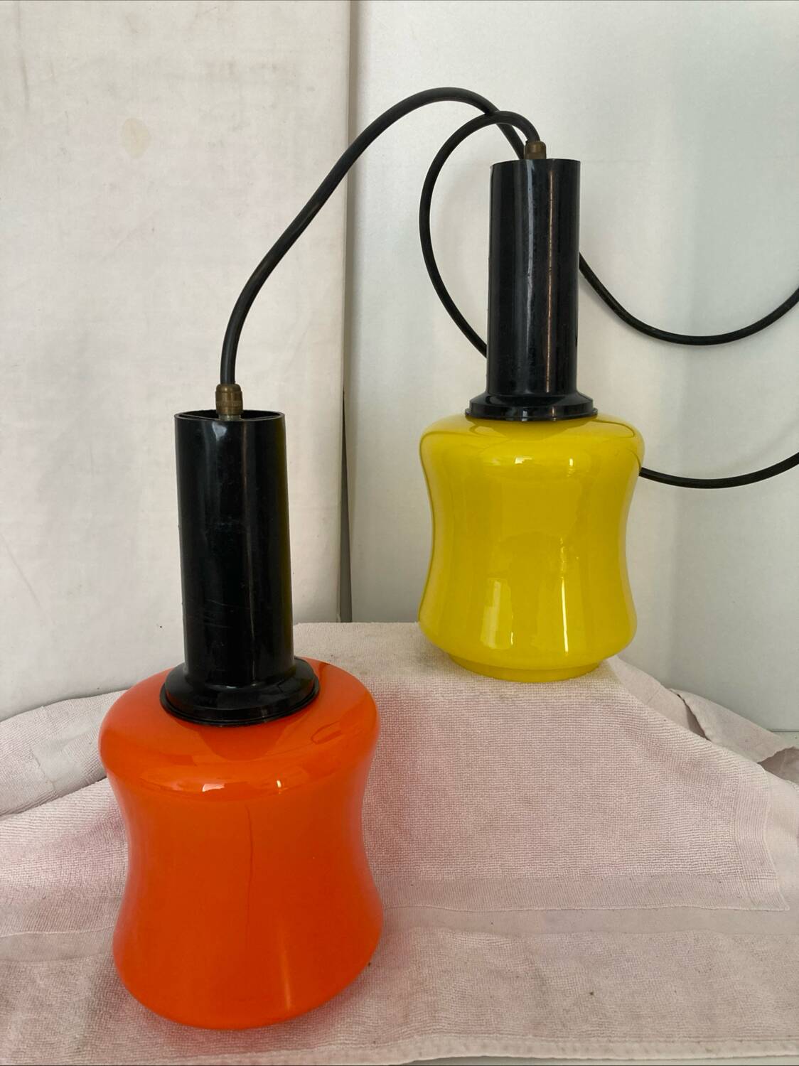 2 opaline suspensions by Massimo Vignelli vintage made in Italy.