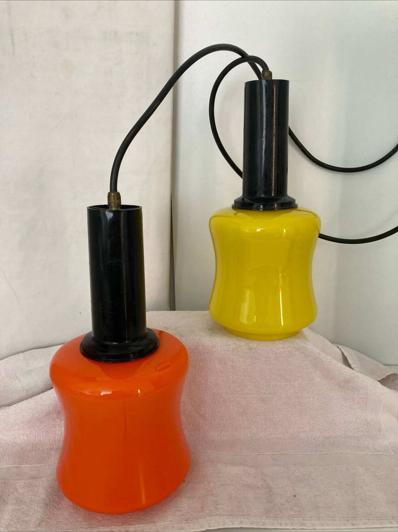 2 opaline suspensions by Massimo Vignelli vintage made in Italy.