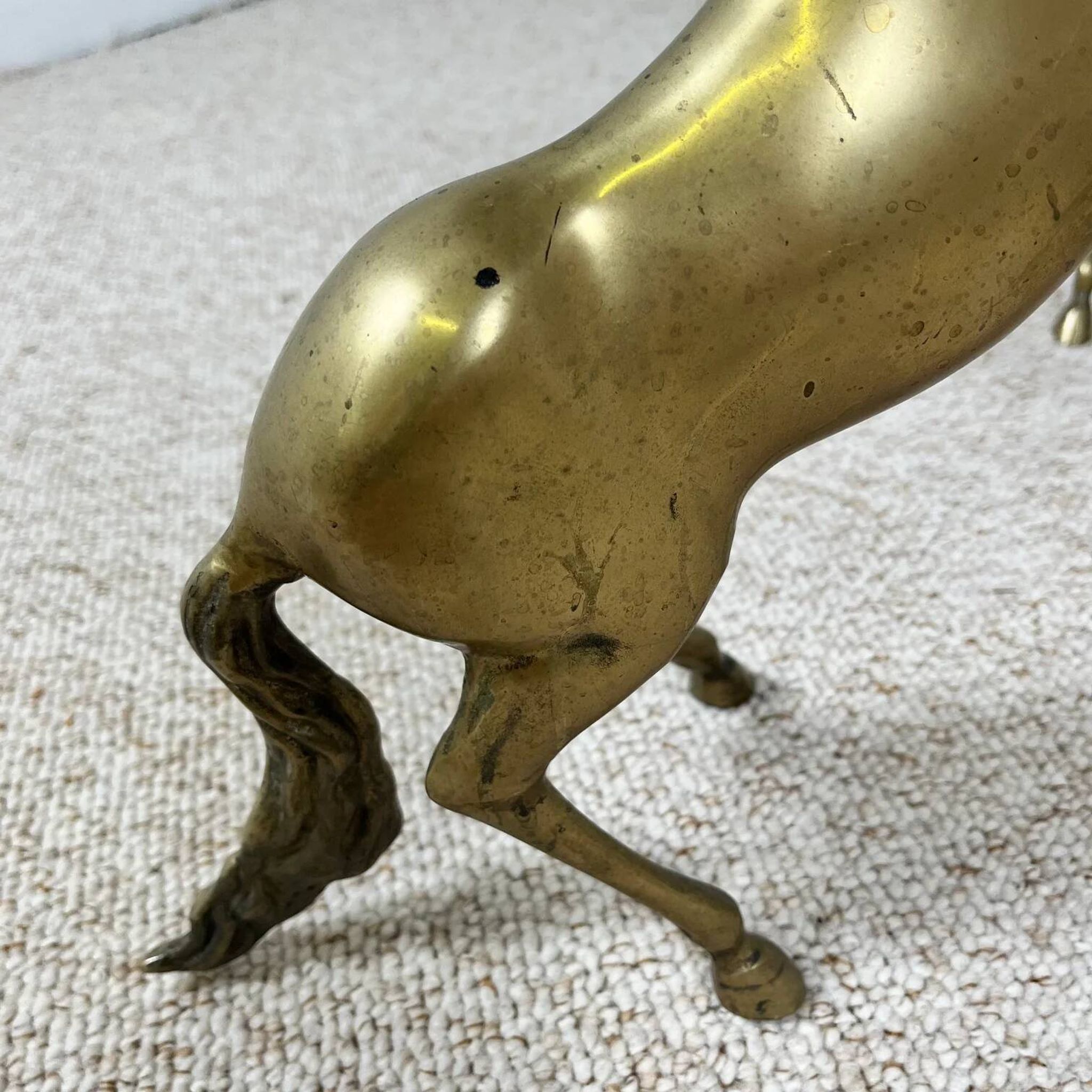 Hollywood Regency style coffee table, 6 patinated brass horses and glass top, 1970.