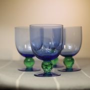 Verres à pieds vintage fins bleus et verts