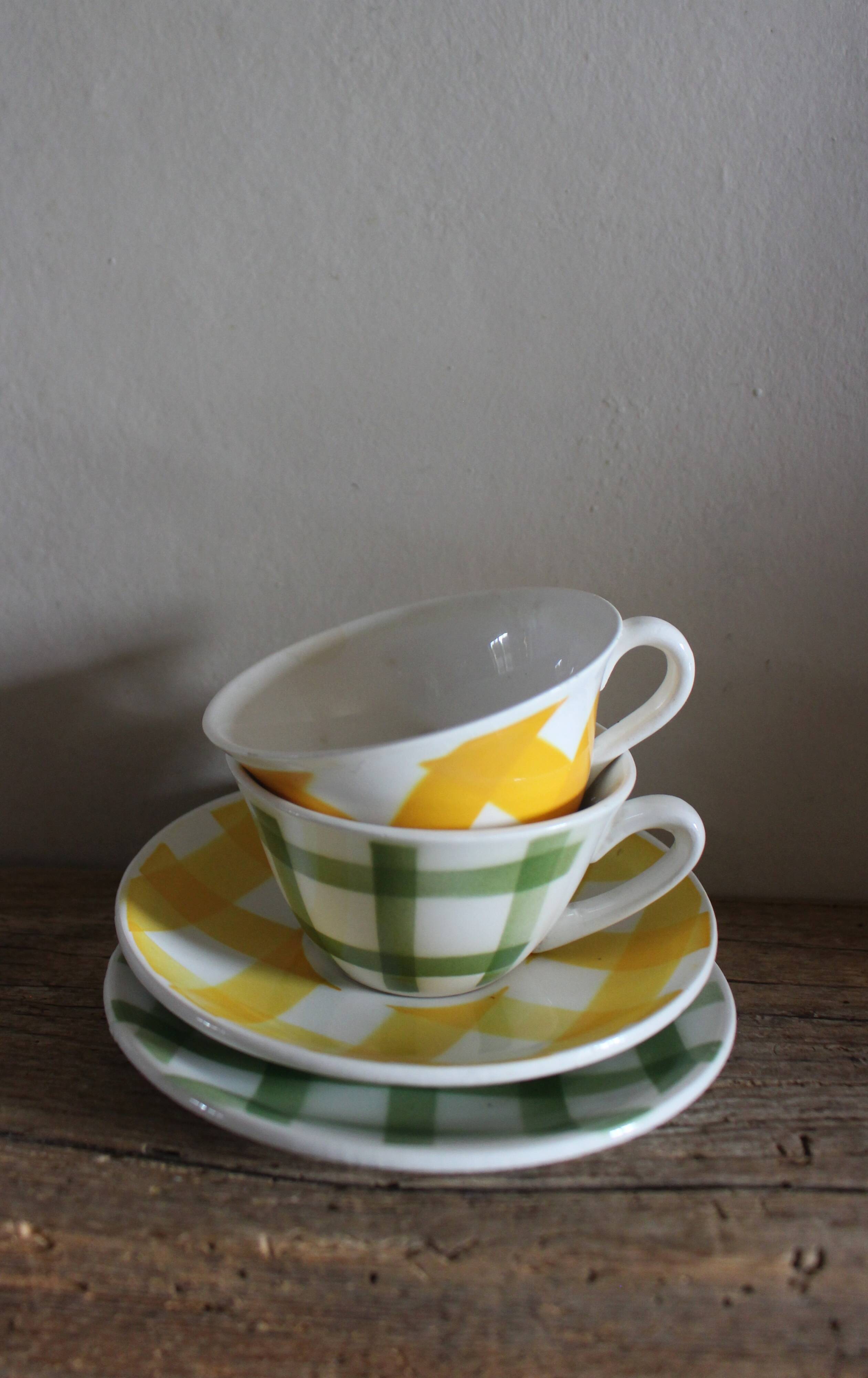 2 cups saucers Square Yellow Green Vintage