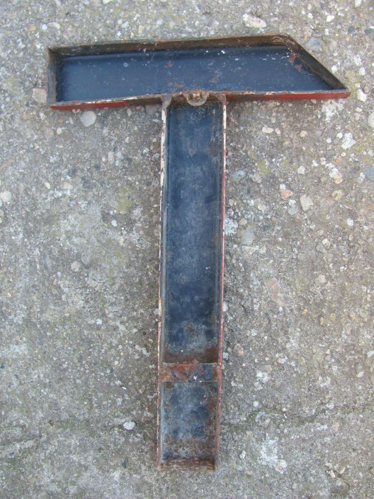 Letter signs - T - red