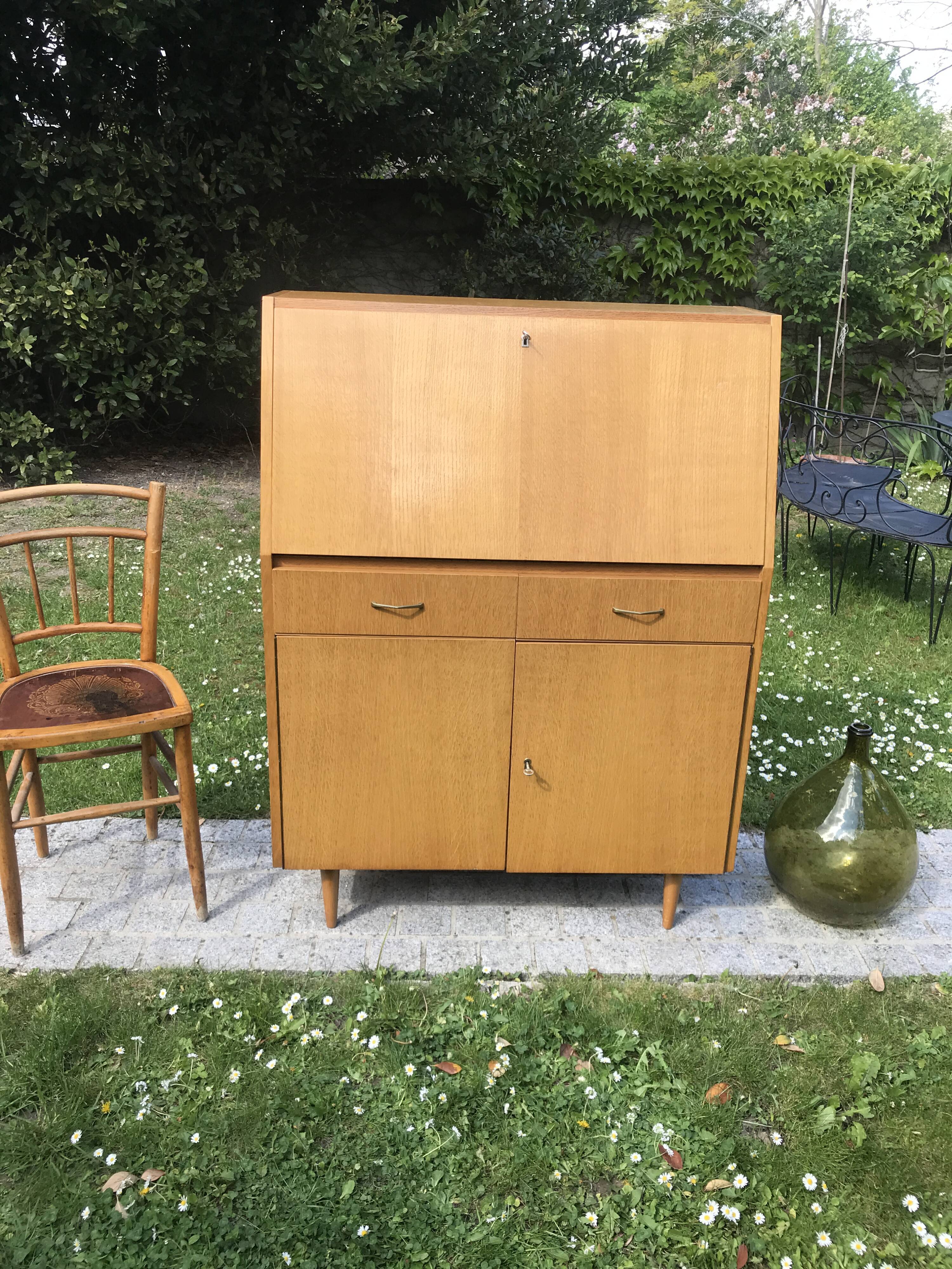 Secretary vintage Office 1960 feet spindles