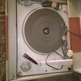 Turn disc the voice of his master, and his suitcase