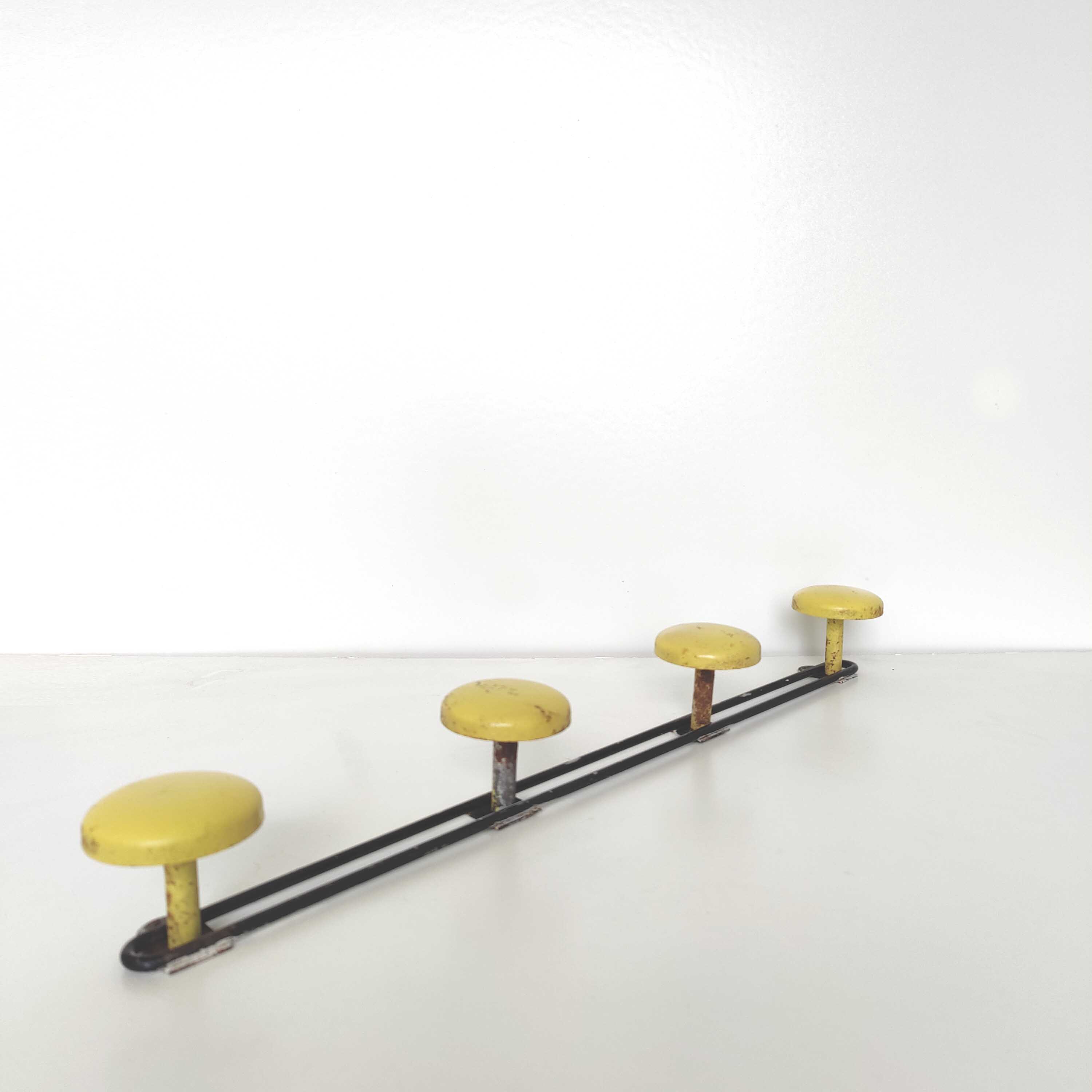 Workshop coat rack 4 metal hooks