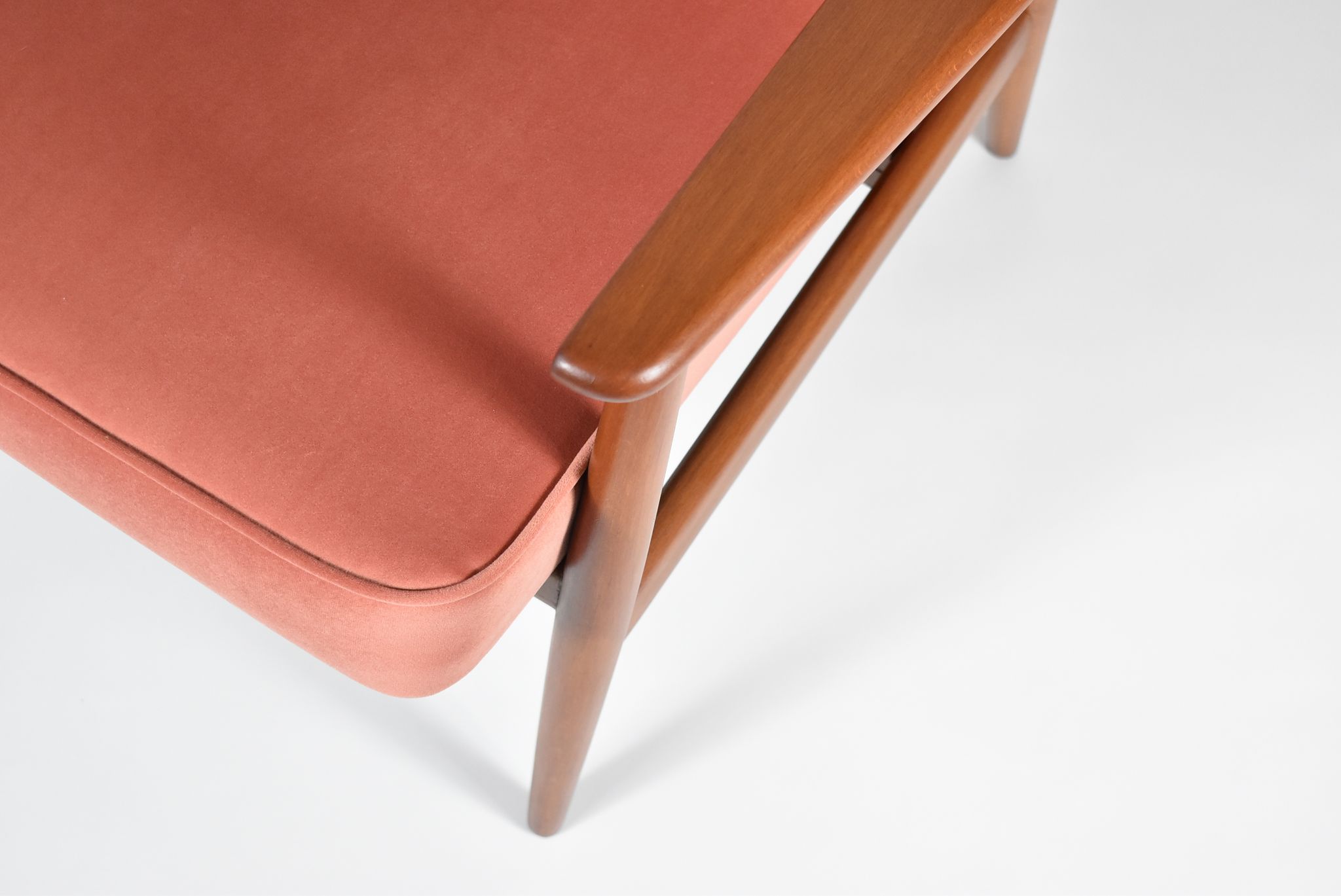 Pink velvet armchair, designer M. Zielinski, 1960s, Poland
