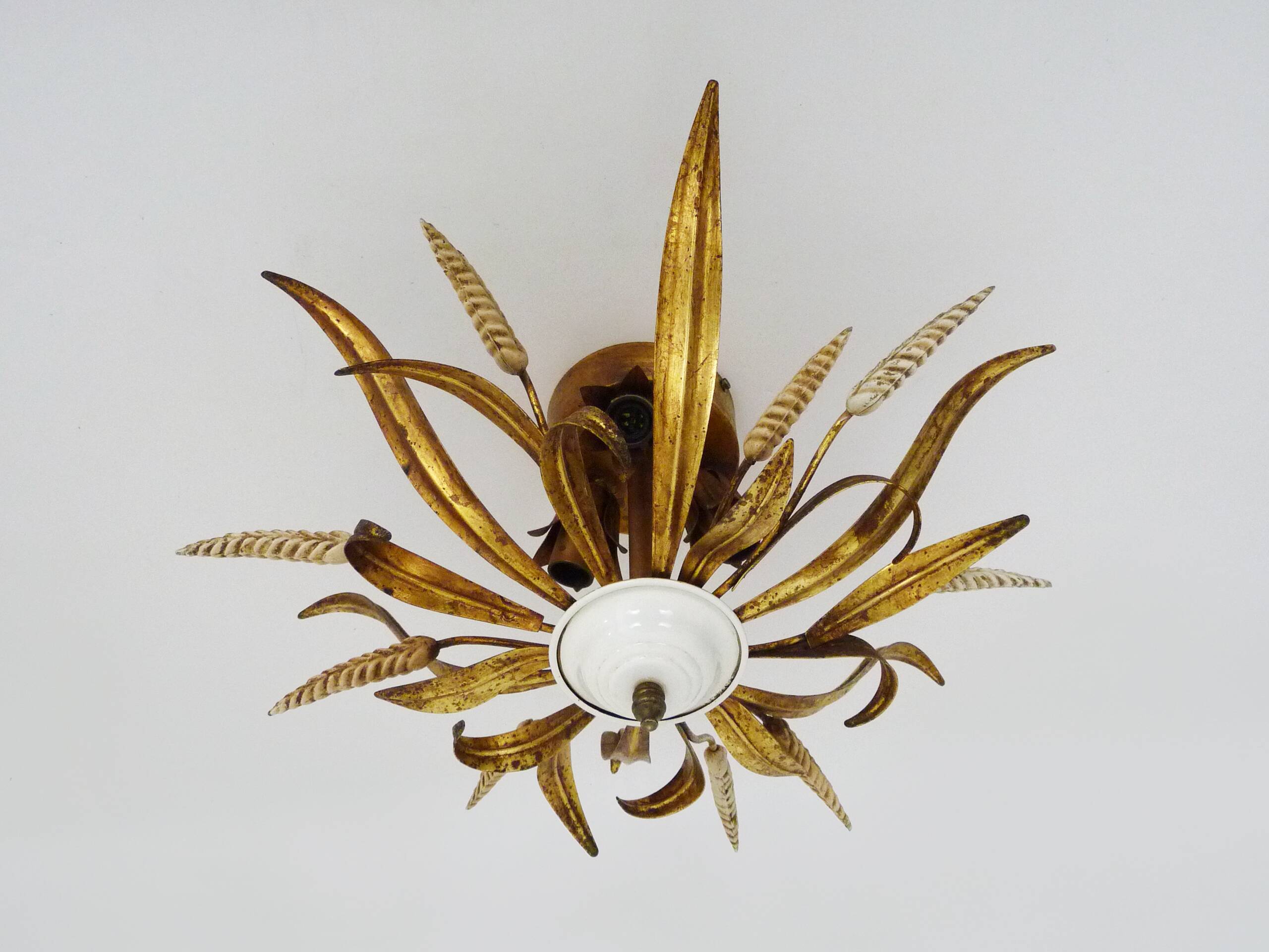 Plafonnier vintage en métal doré plafonnier épis de blé, luminaire ancien lustre à 3 feux. Années 60