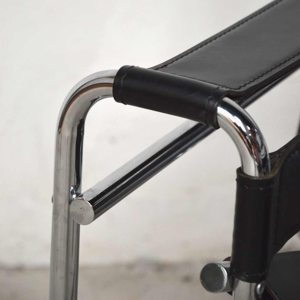 Paire de fauteuils Wassily noir, Italie 1980