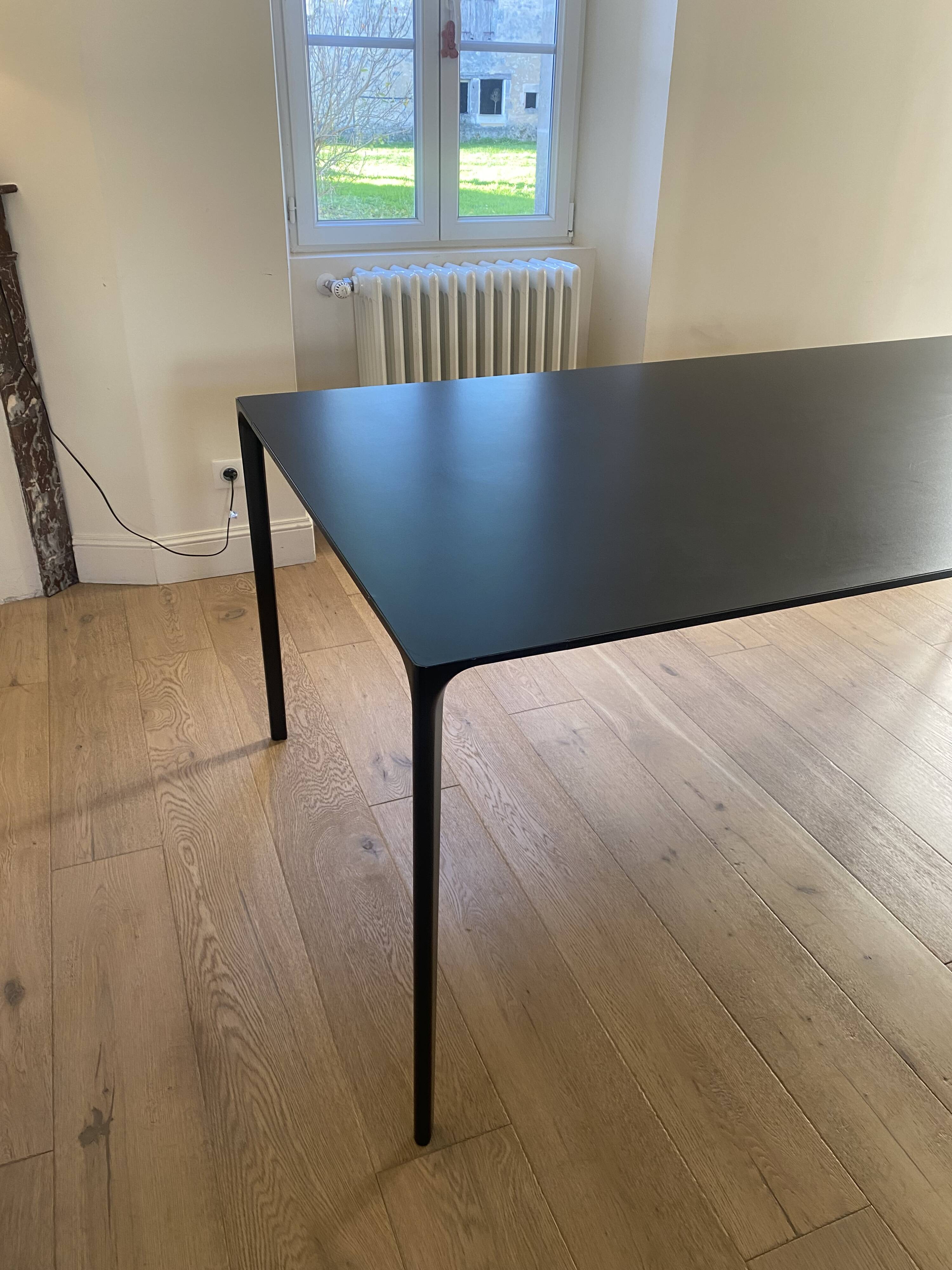 Table arper nuur
