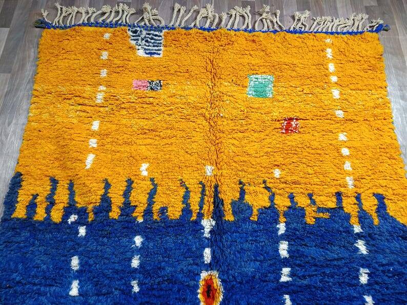 Traditional Berber Moroccan rug 250cm x 150cm