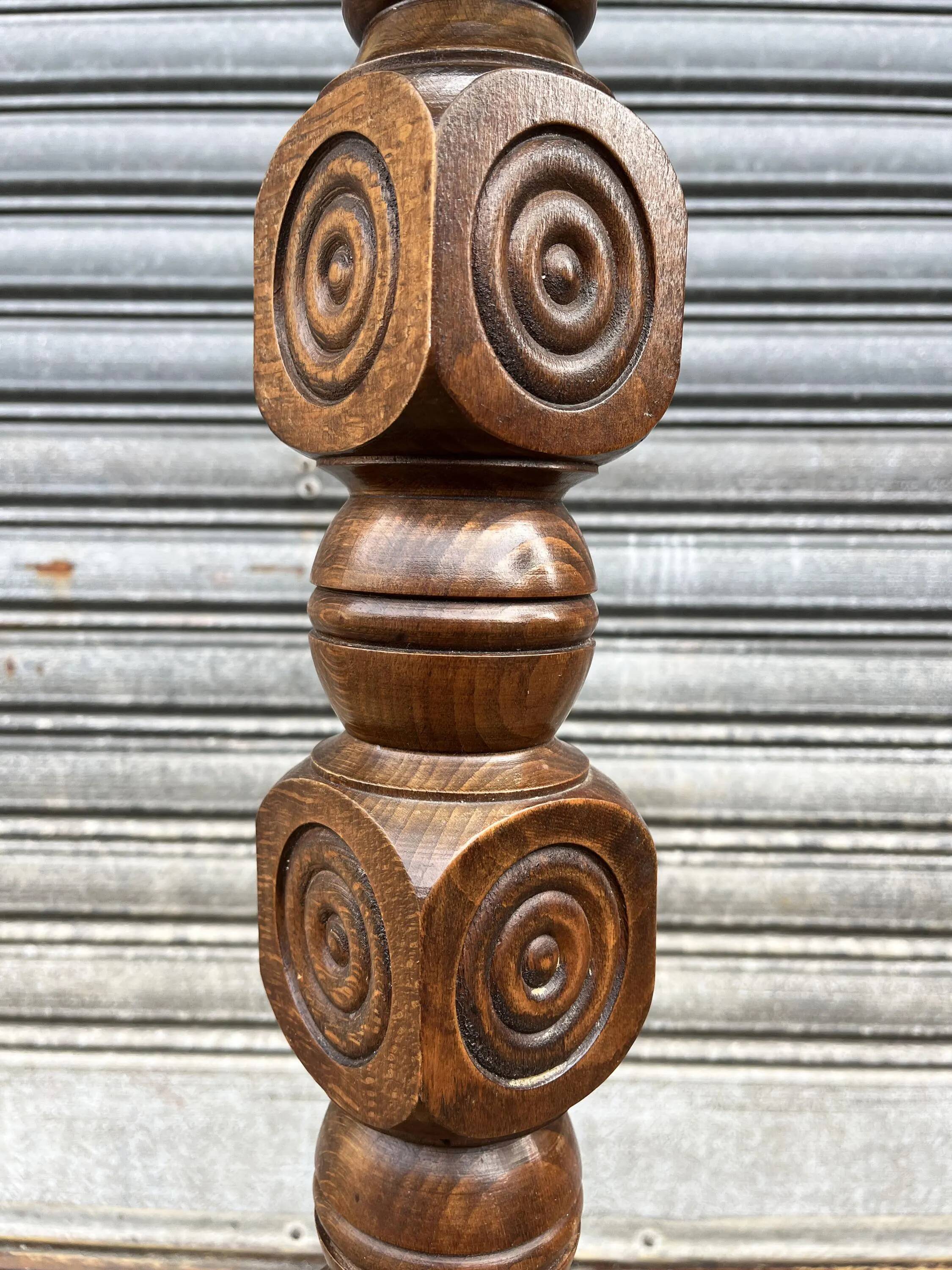 Lampe brutaliste en bois sculpté, 1950