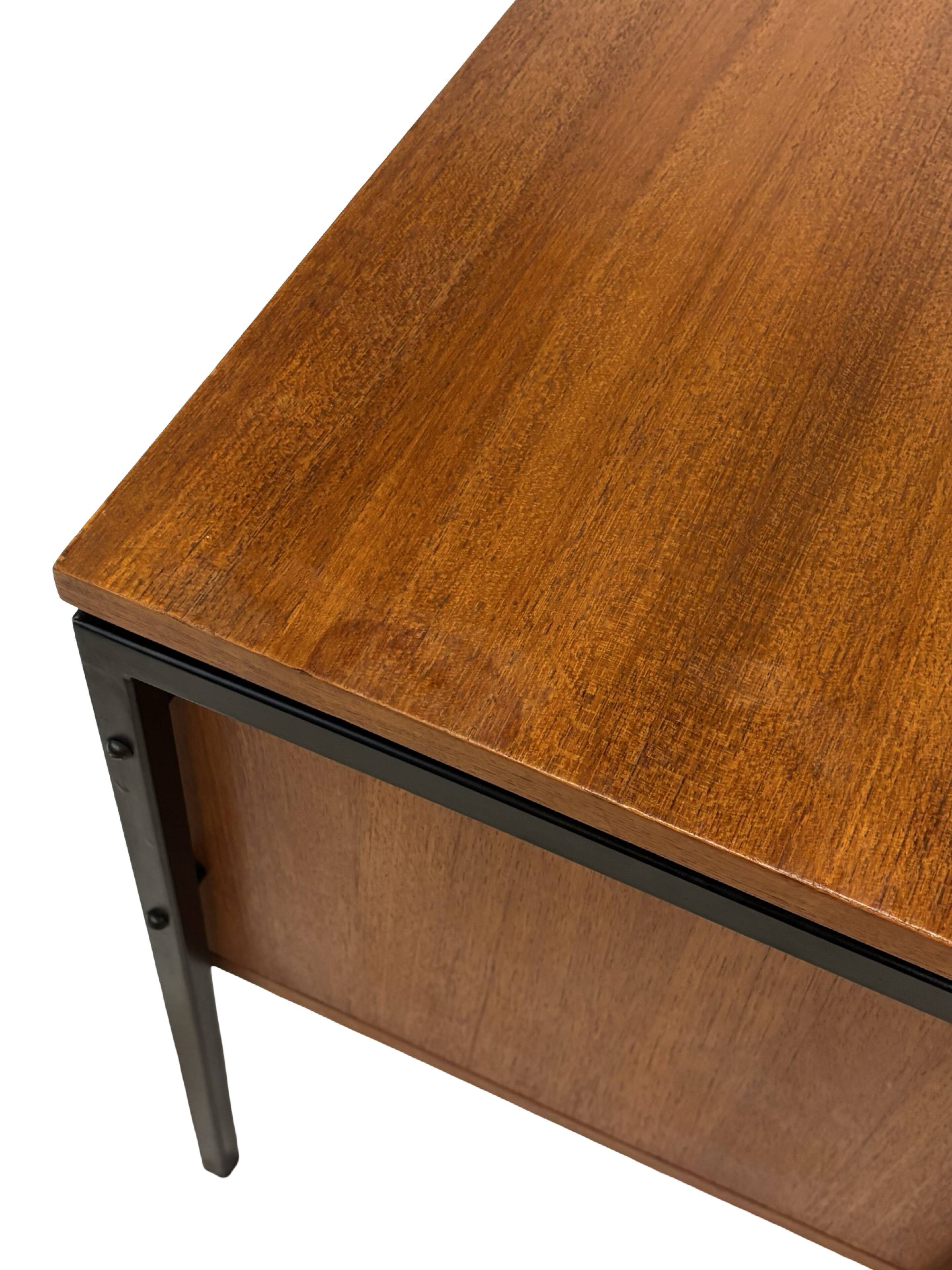 Meuble TV vintage petit format, placage teck, années 1960