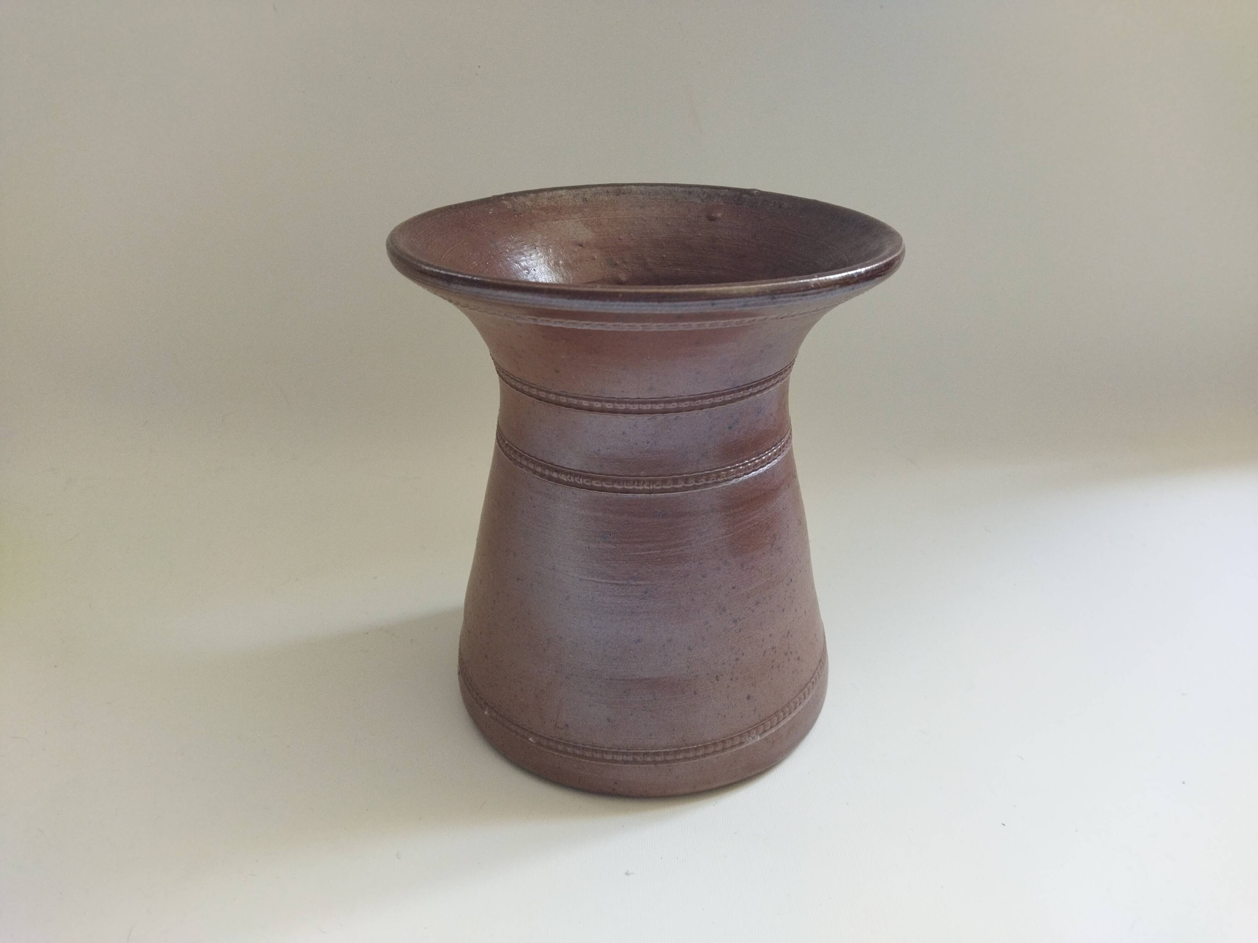 Stoneware vase by Bonny