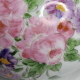 Ensemble pichet et gobelet en porcelaine décorés à la main