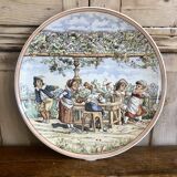 Ancien plat Sarreguemines UC enfants costumés