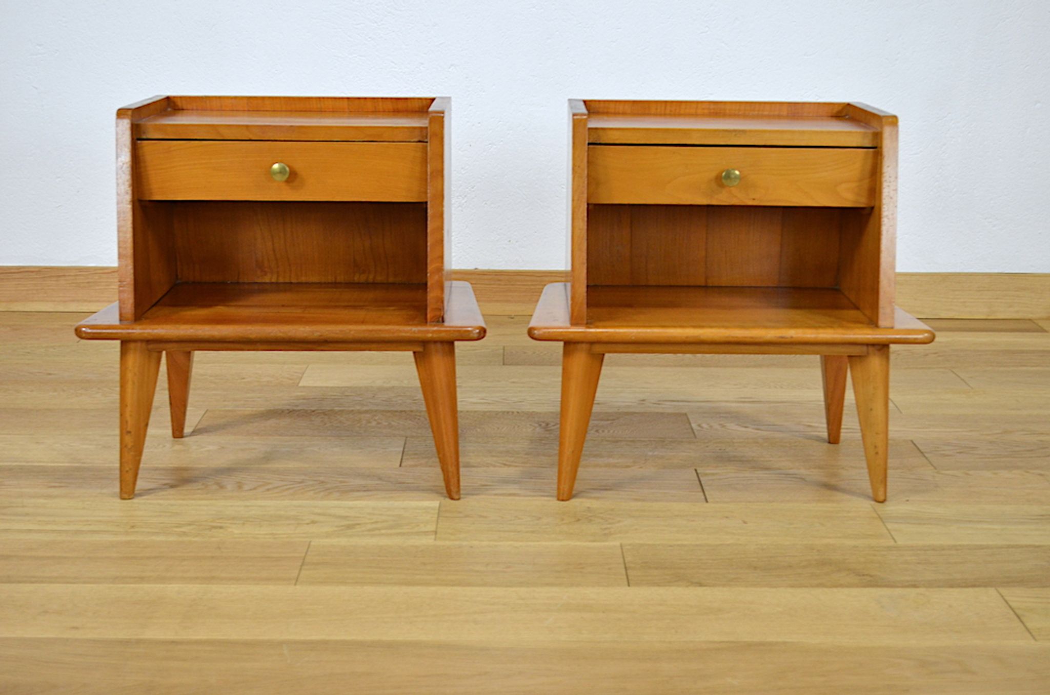 Paire de chevets pieds compas - 1950