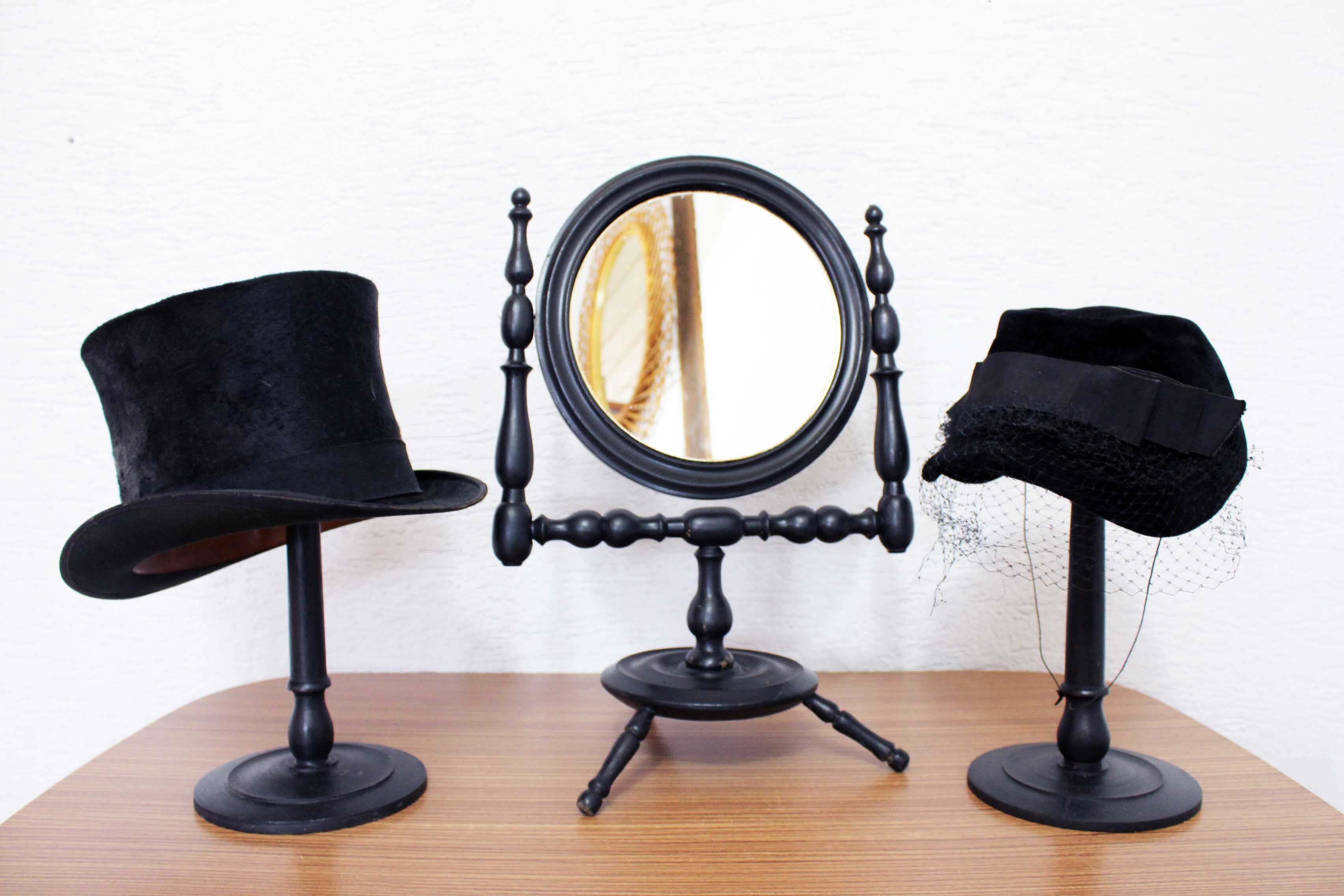 Napoleon III hat wear duo