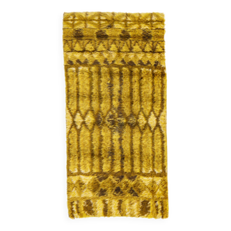 Scandinavian style 20th century modern rya rug. 135x66 cm (53x26 in).