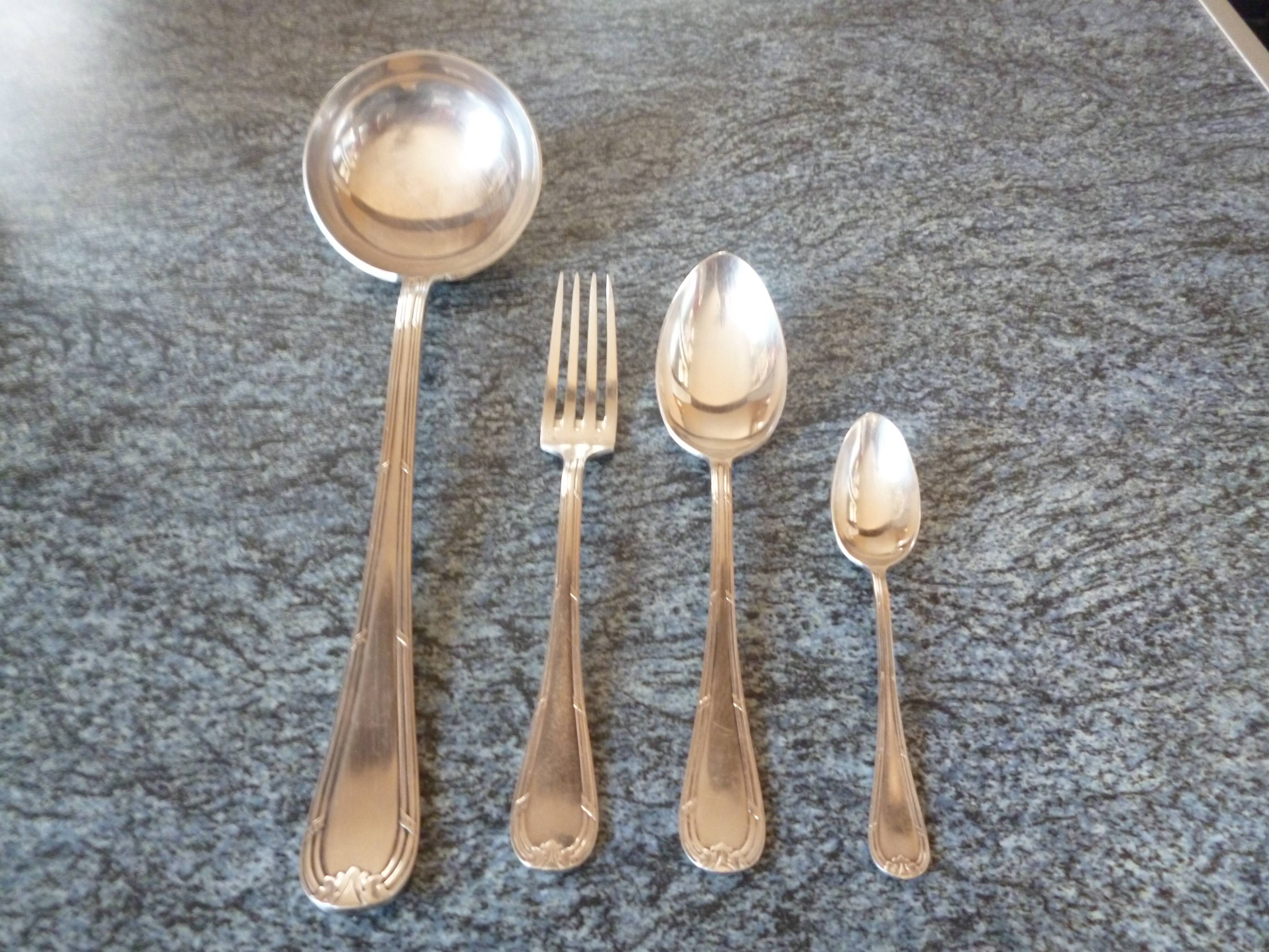 Housewife Silver metal 37 cutlery