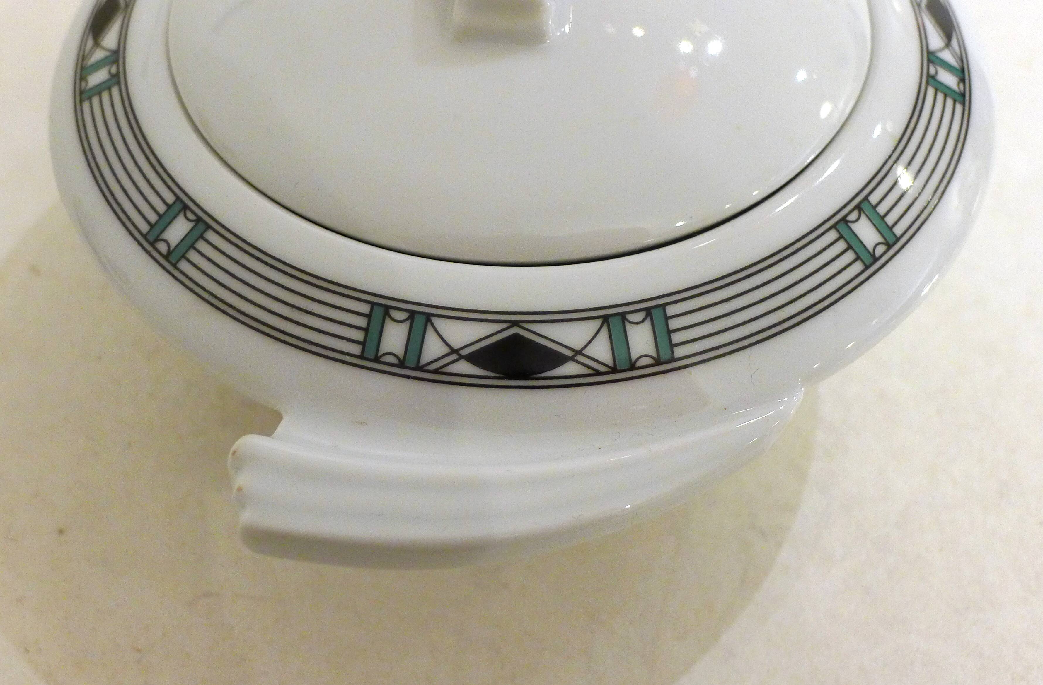 Delphie sugar bowl by Guy Degrenne in porcelain