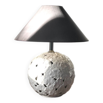 White porcelain ball lamp leaf ornamentation, black lampshade
